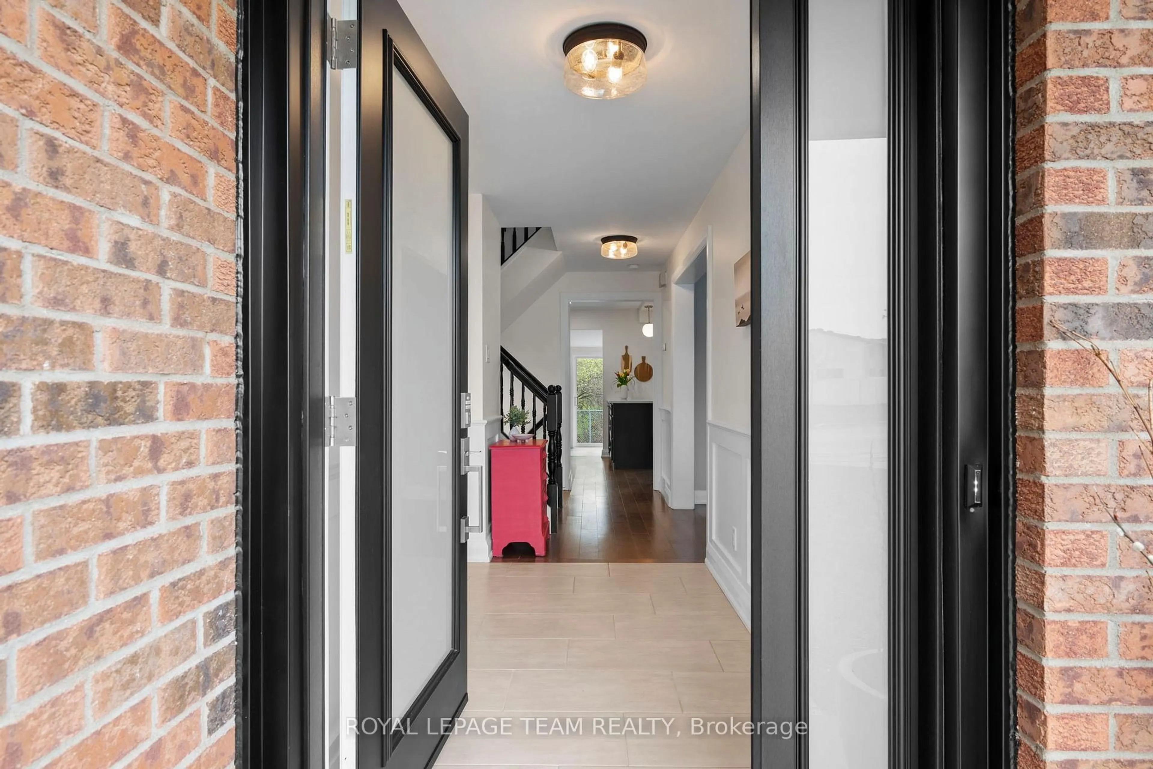 Indoor entryway for 18 Valley Ridge St, Ottawa Ontario K2E 7V9