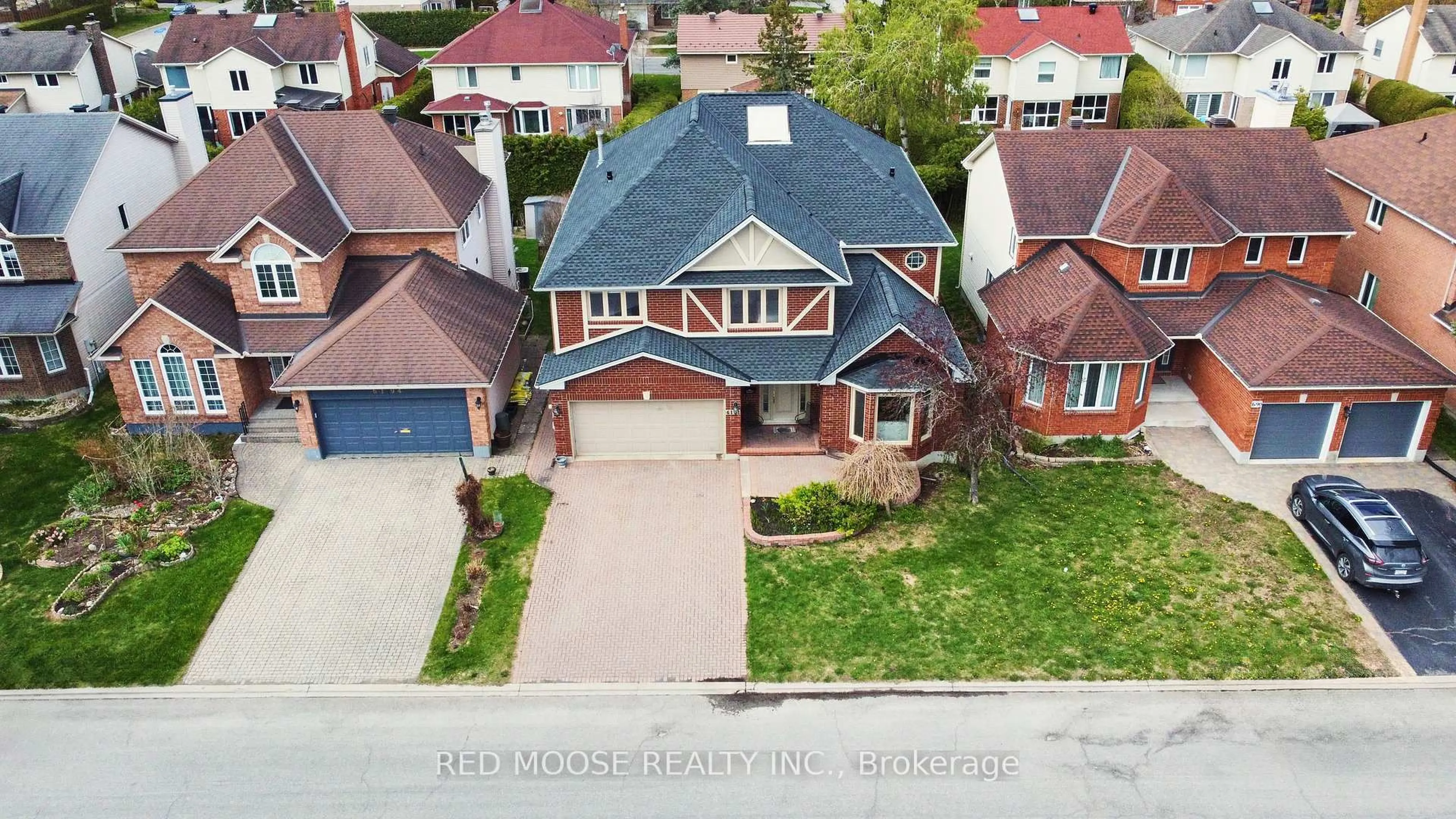 A pic from outside/outdoor area/front of a property/back of a property/a pic from drone, street for 6192 Ravine Way, Orleans Ontario K1C 2W4