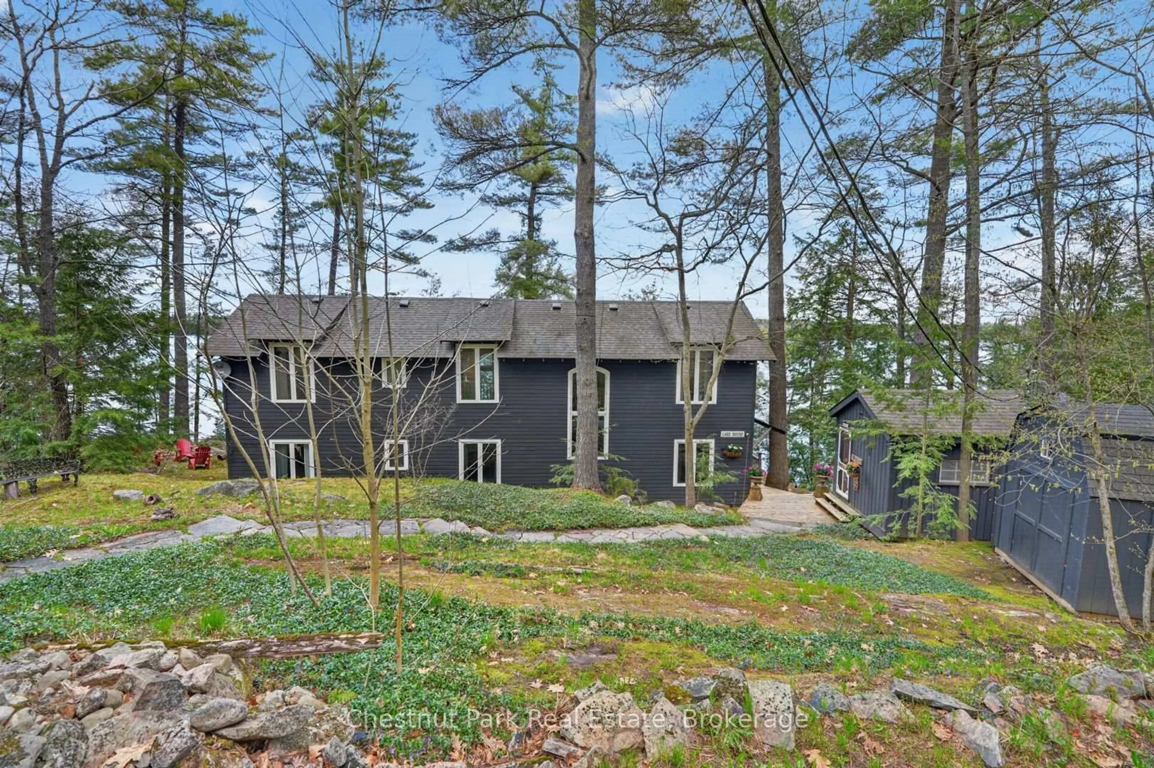 A pic from outside/outdoor area/front of a property/back of a property/a pic from drone, unknown for 1069 Ridge Rd, Muskoka Lakes Ontario P0C 1M0