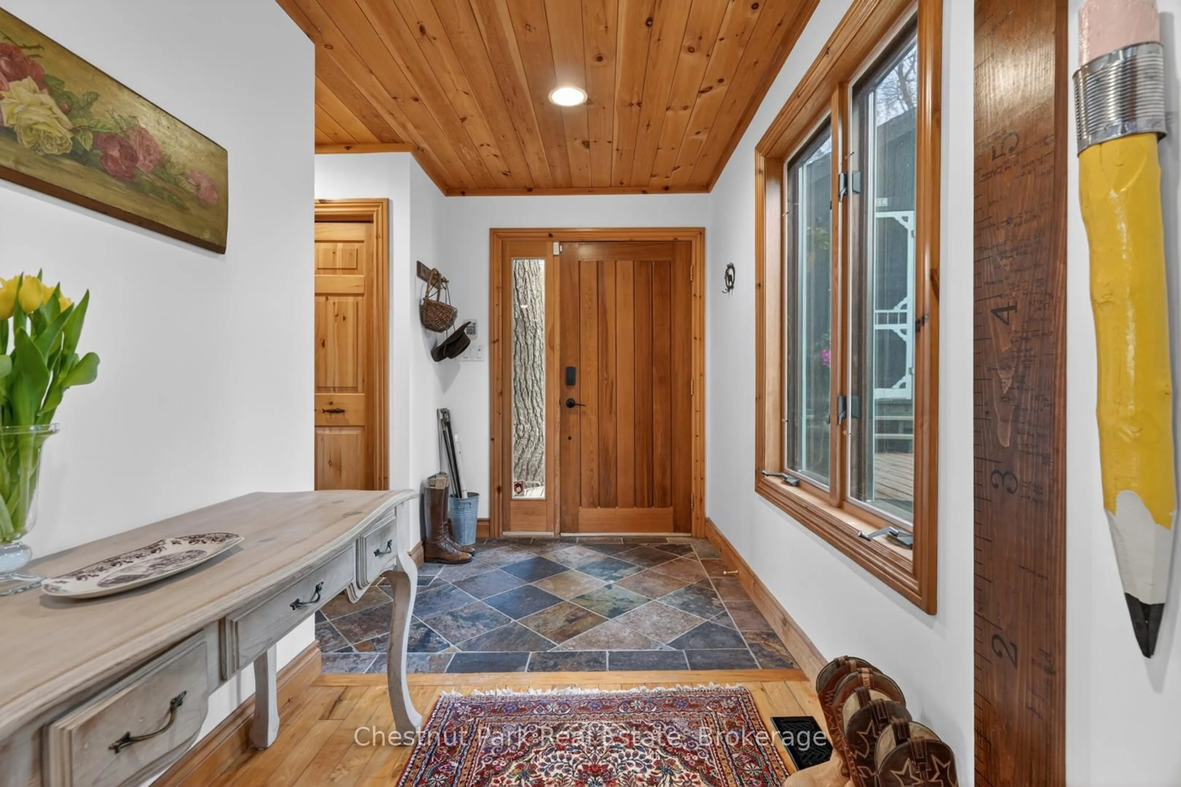 Indoor entryway for 1069 Ridge Rd, Muskoka Lakes Ontario P0C 1M0