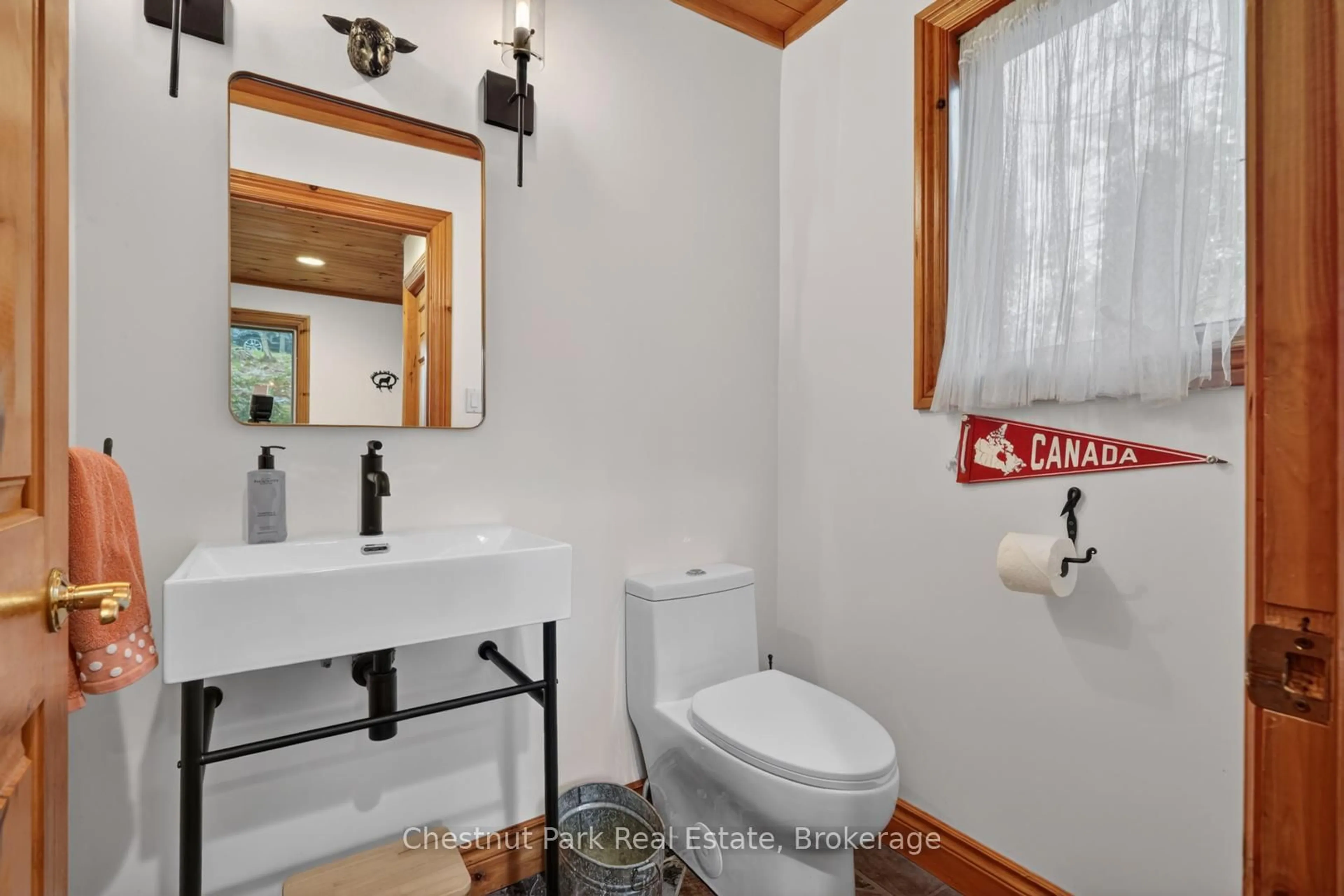 Standard bathroom, ceramic/tile floor for 1069 Ridge Rd, Muskoka Lakes Ontario P0C 1M0