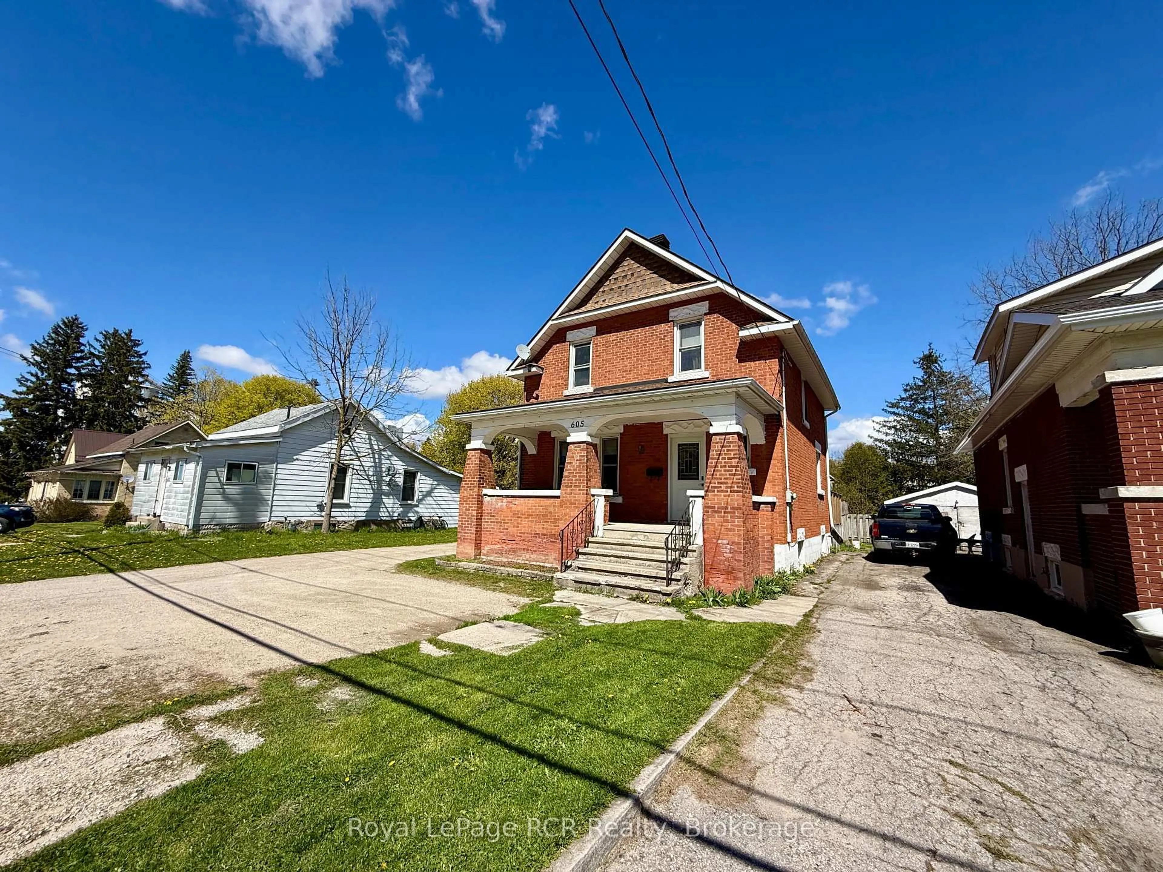 Home with brick exterior material, street for 605 7th Ave, Hanover Ontario N4N 2J9