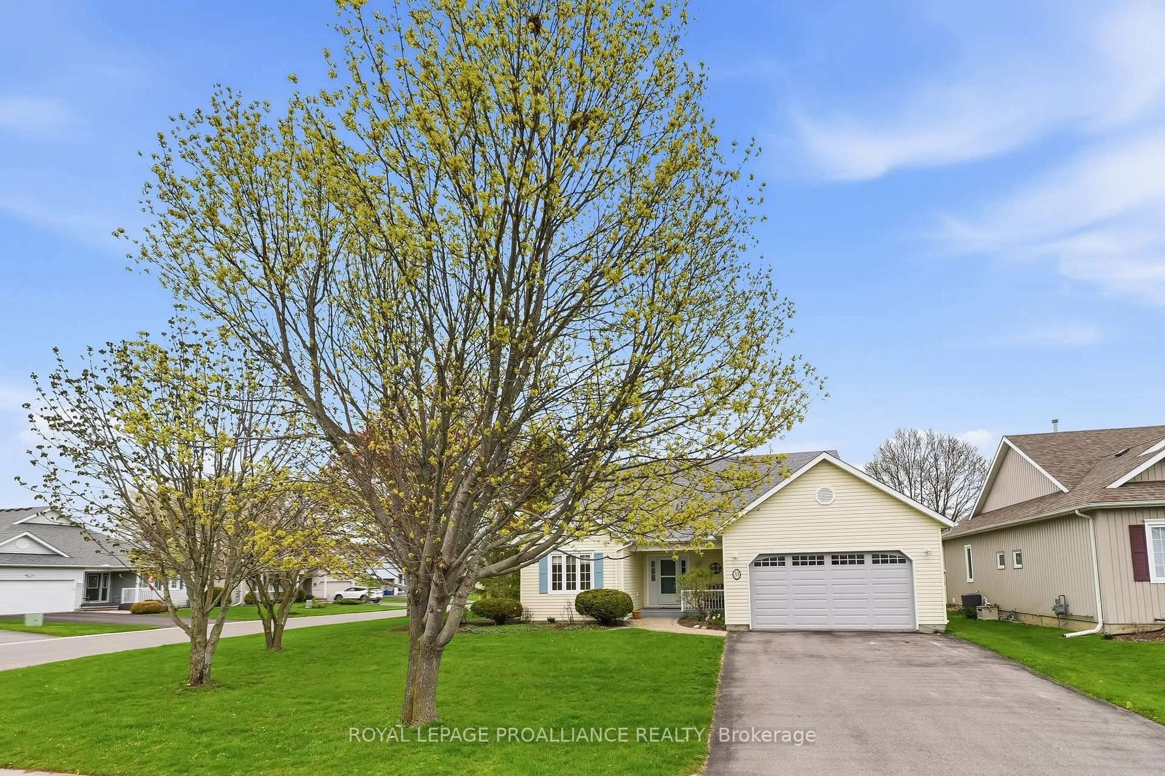 A pic from outside/outdoor area/front of a property/back of a property/a pic from drone, street for 33 Lockwood Dr, Brighton Ontario K0K 1H0