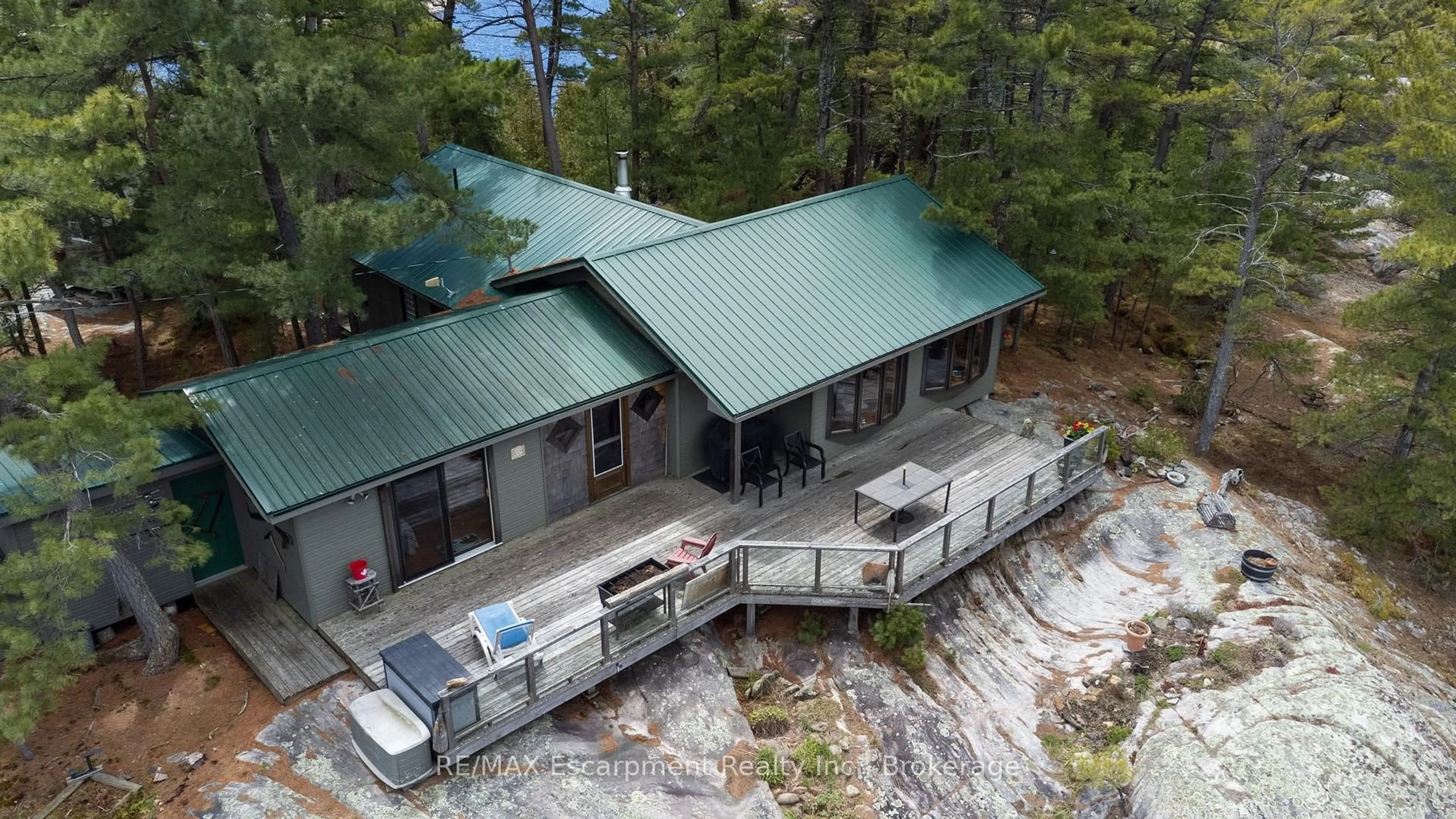 A pic from outside/outdoor area/front of a property/back of a property/a pic from drone, unknown for 1 A764 Island Island, The Archipelago Ontario P0G 1K0