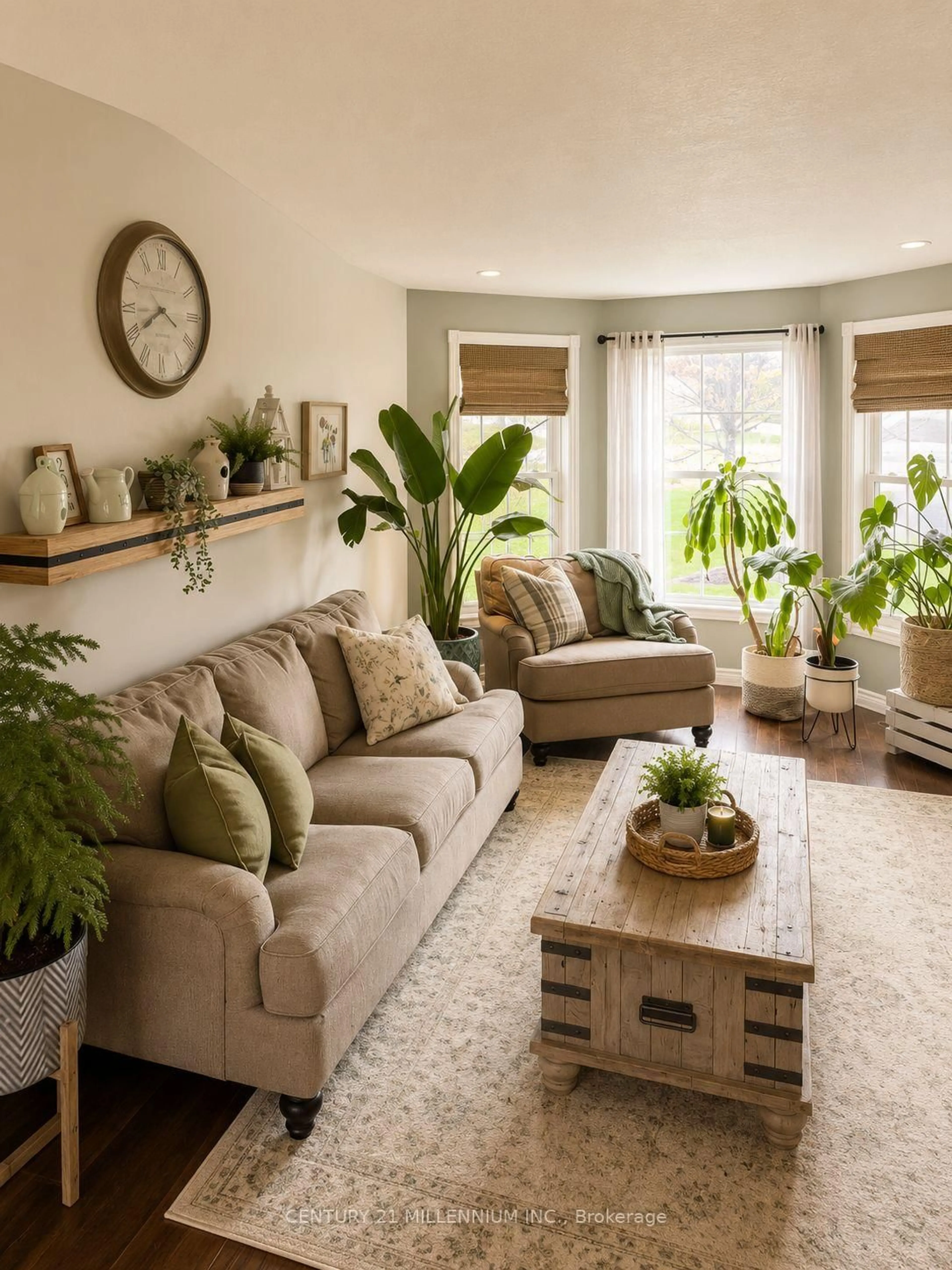 Living room with furniture, unknown for 1100 Walker St, Howick Ontario N0G 2X0