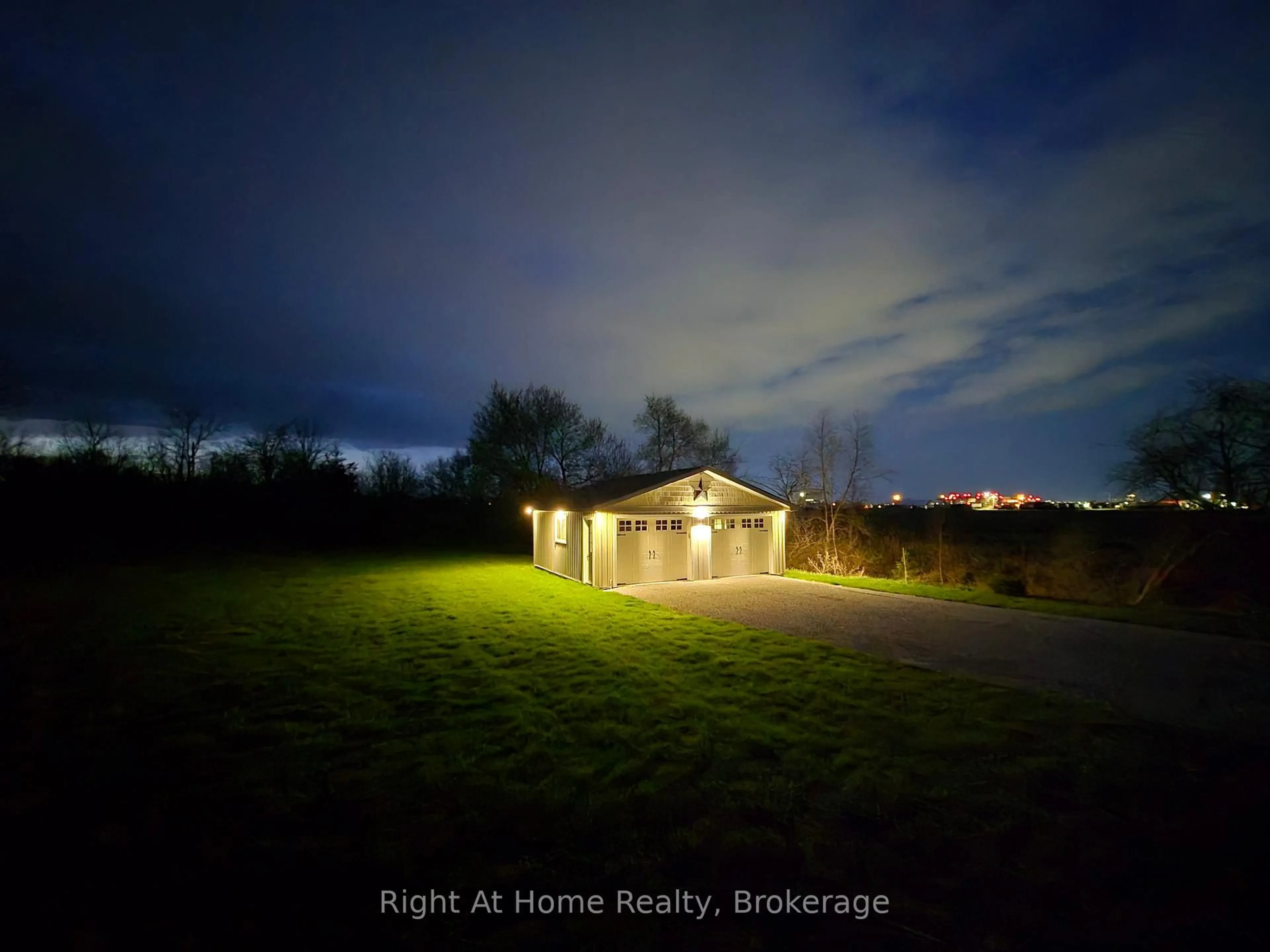 Blurry image for 1483 Fifth Ave Louth, St. Catharines Ontario L2R 6P7
