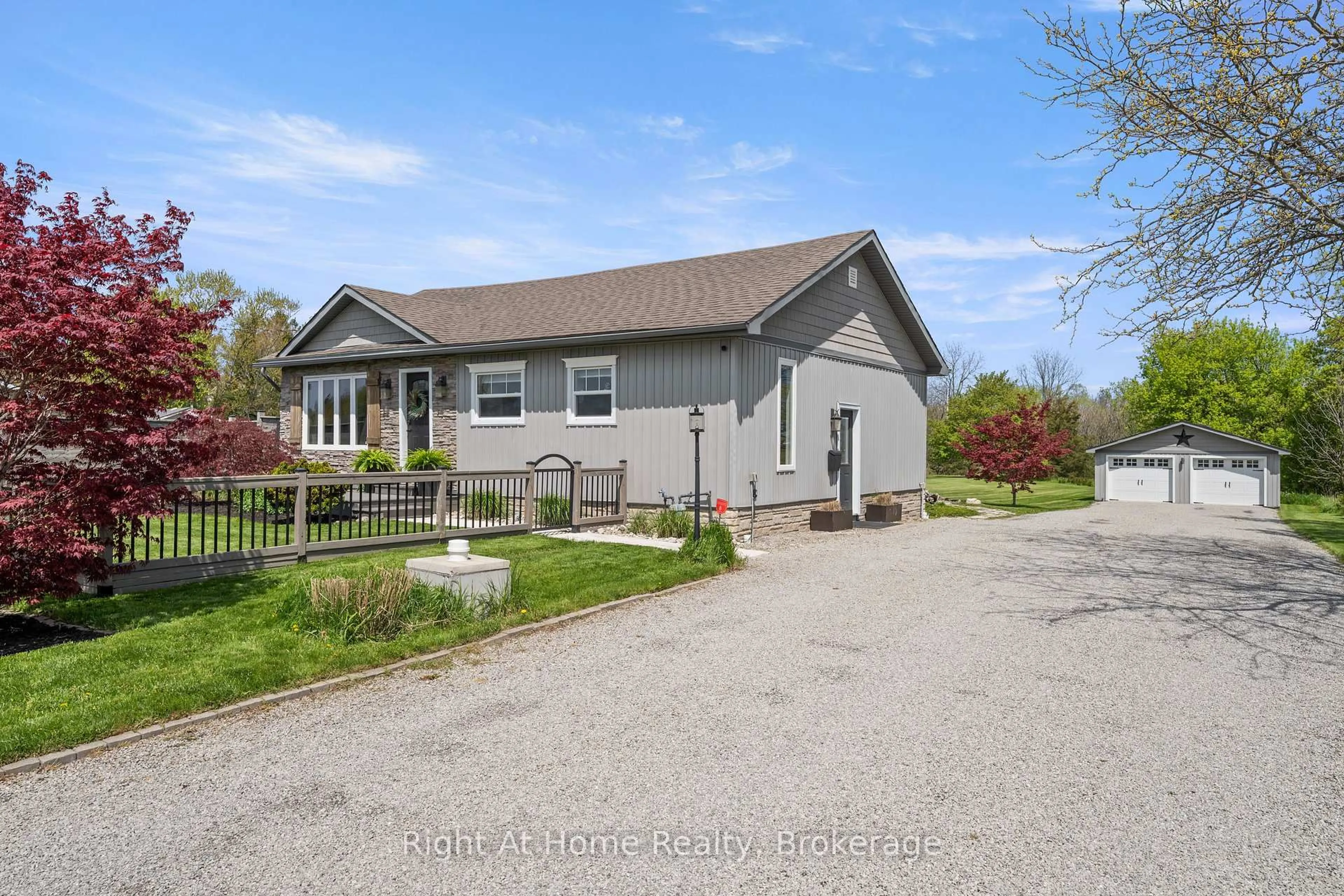 A pic from outside/outdoor area/front of a property/back of a property/a pic from drone, street for 1483 Fifth Ave Louth, St. Catharines Ontario L2R 6P7