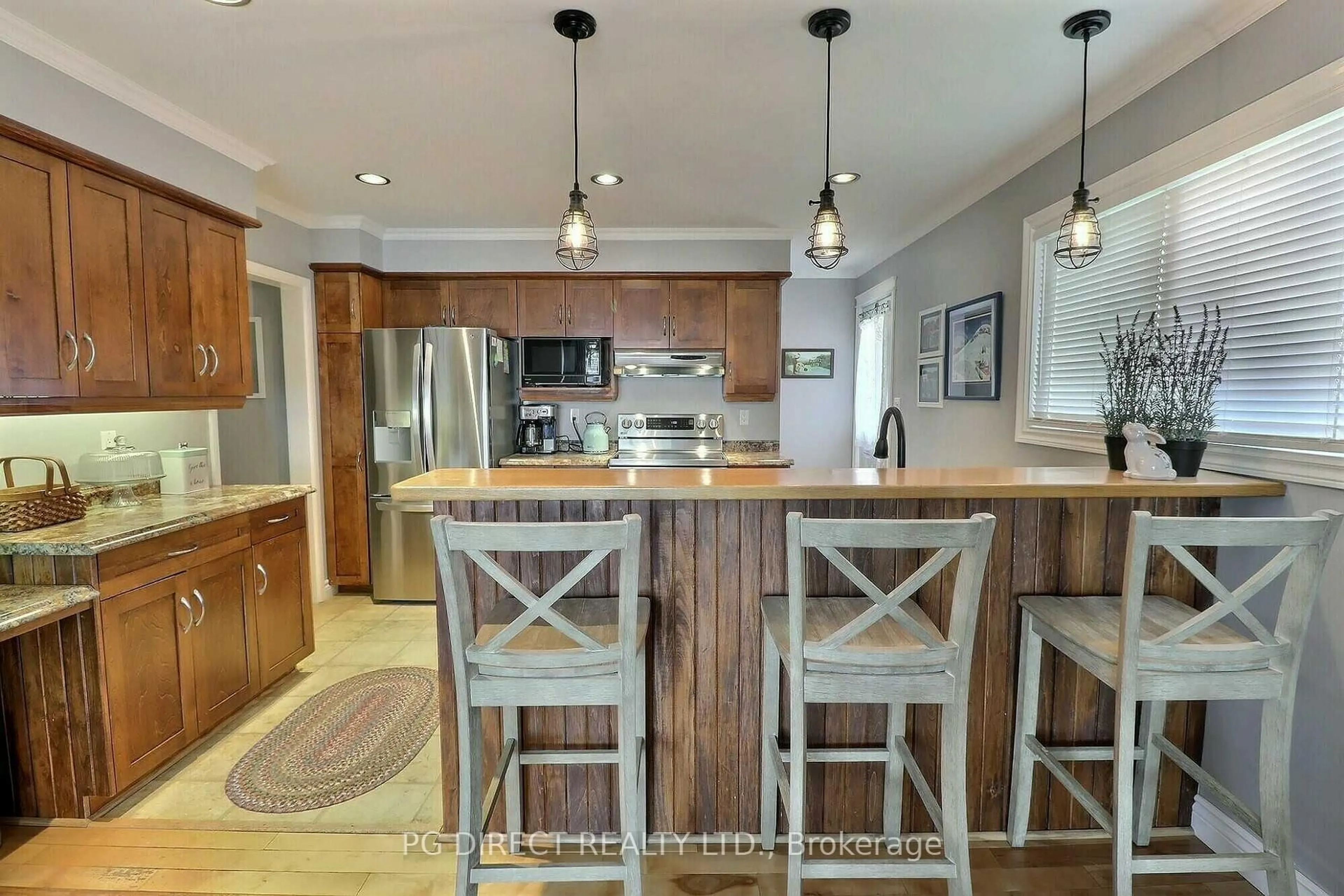 Open concept kitchen, unknown for 19 Manor Dr, Brockville Ontario K6V 3E5