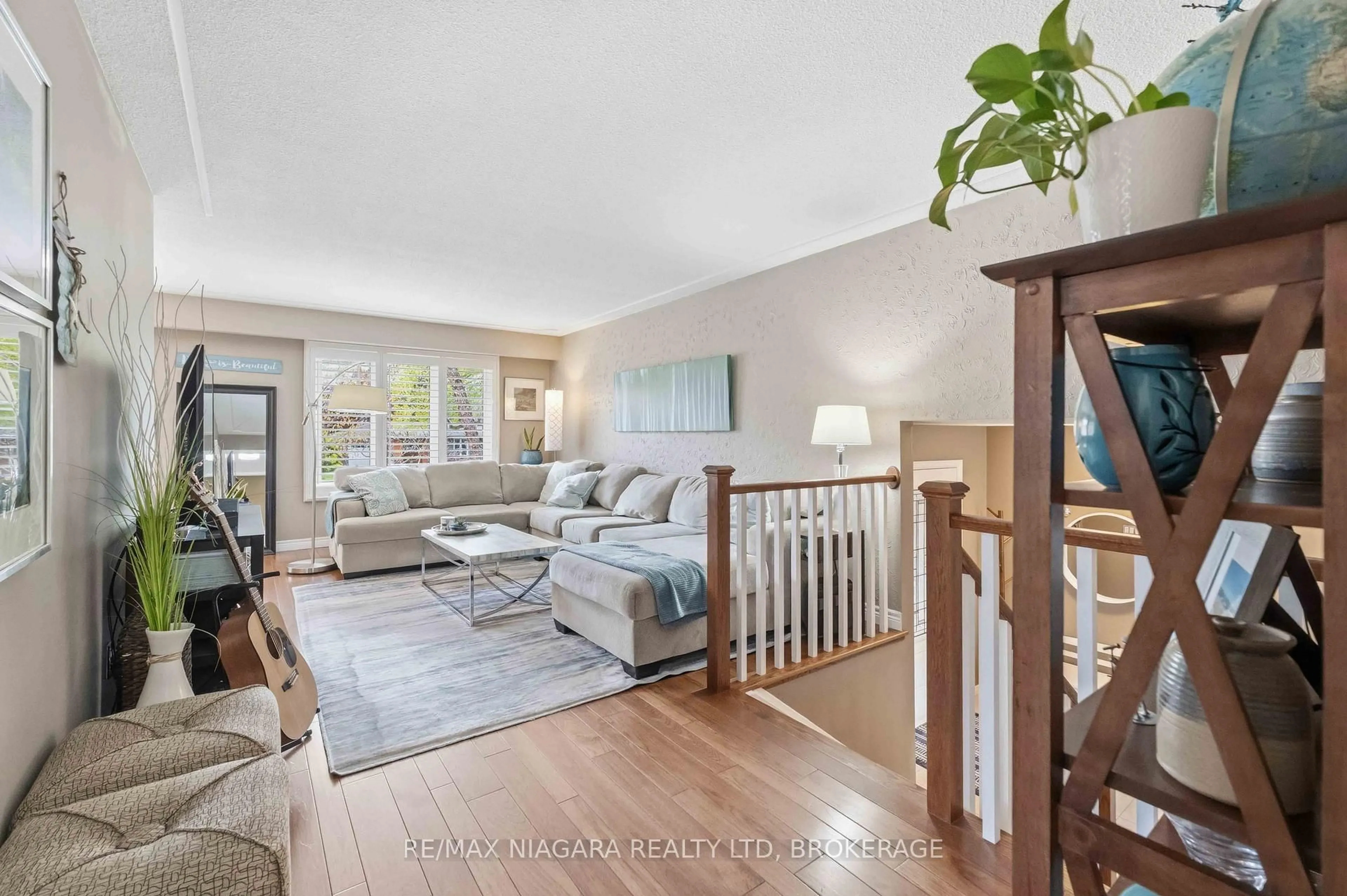Living room with furniture, unknown for 26 Old Mill Rd, St. Catharines Ontario L2N 6X2