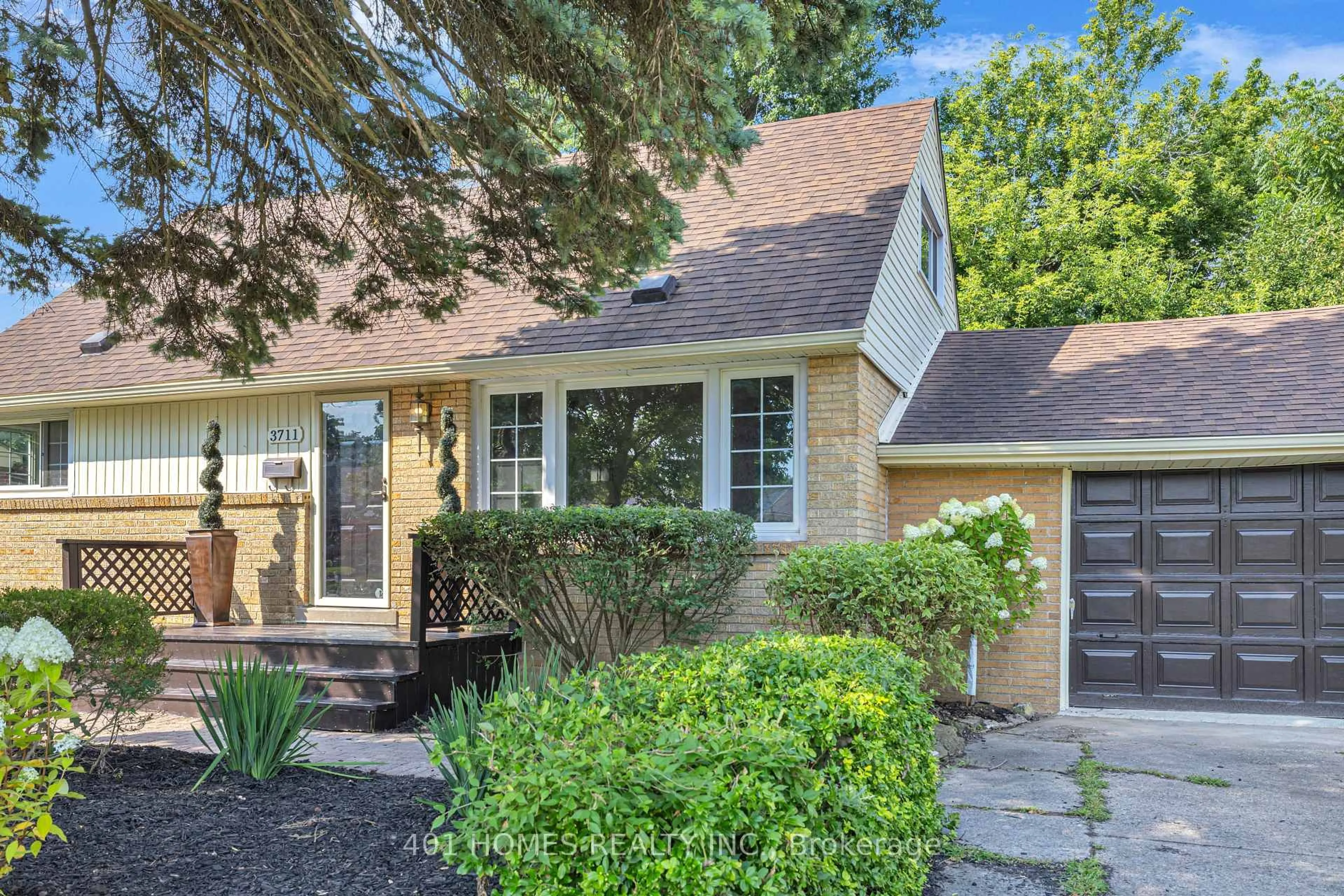 Home with vinyl exterior material, street for 3711 Dandurand Blvd, Windsor Ontario N9E 2G4