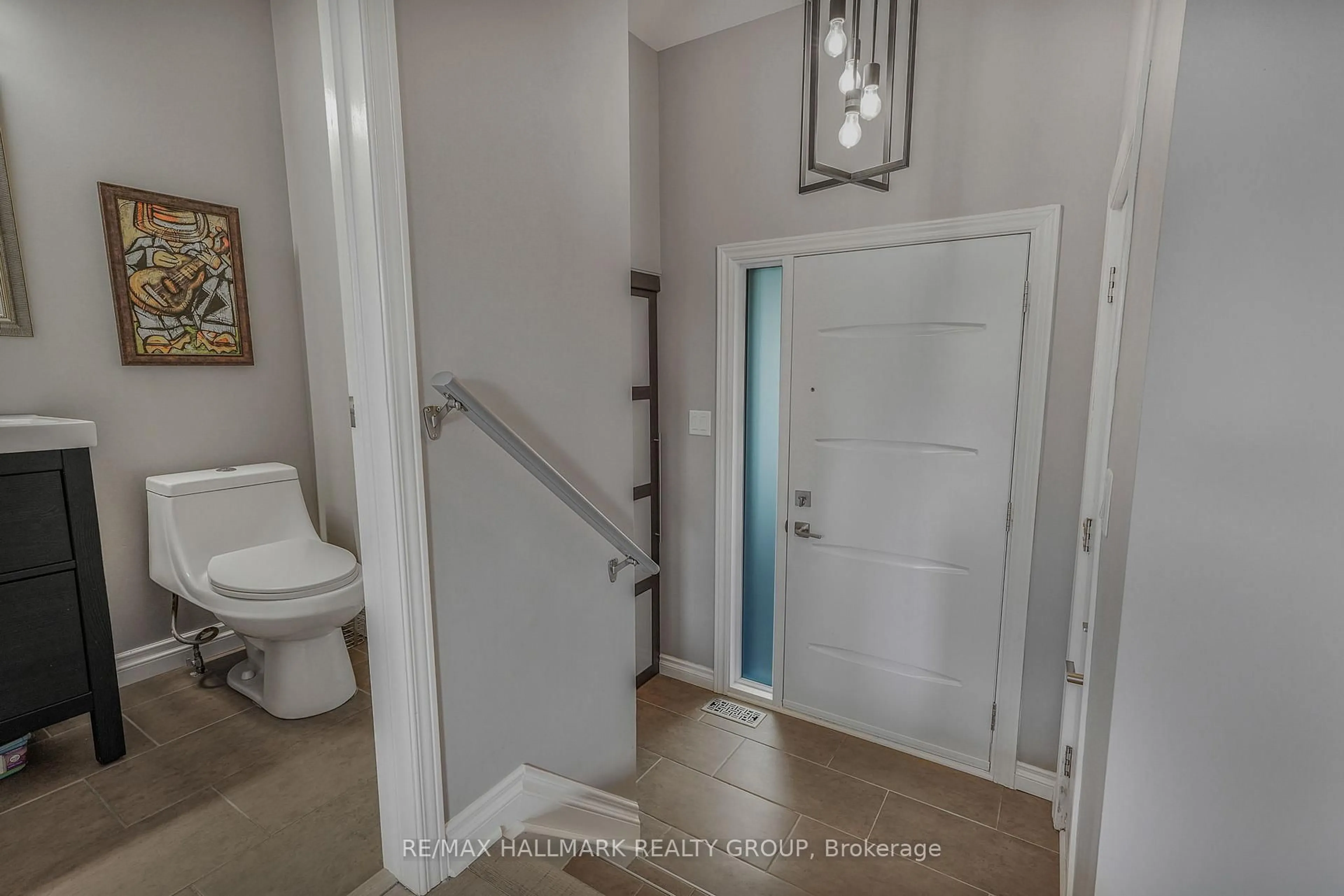 Indoor entryway for 279 Bonavista St, Clarence-Rockland Ontario K4K 1N8