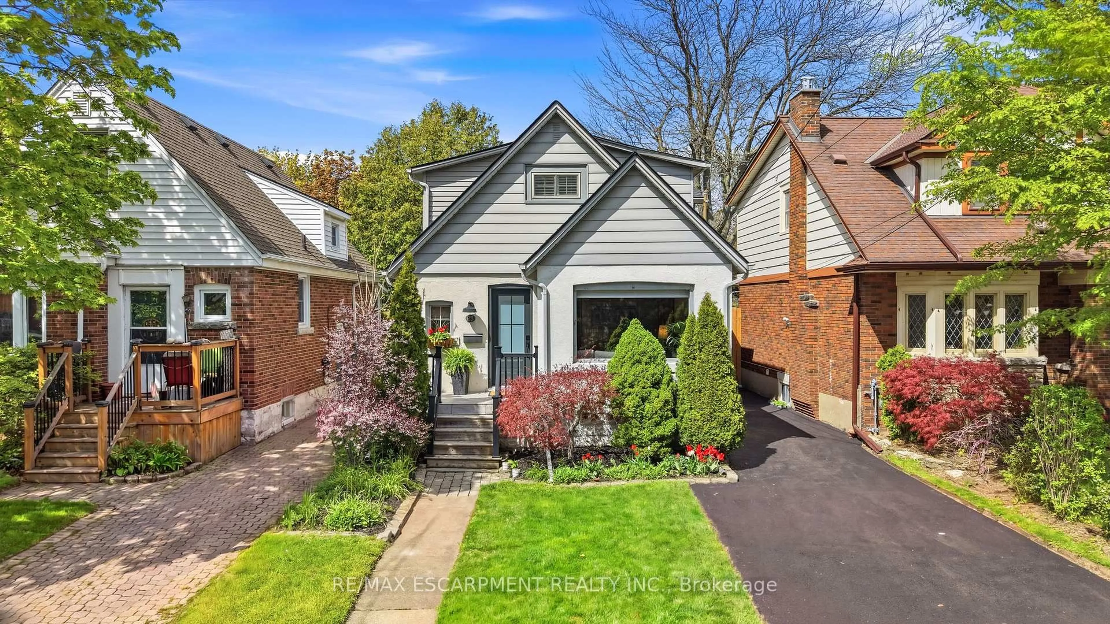 Home with brick exterior material, street for 28 Roanoke Rd, Hamilton Ontario L8S 3P7