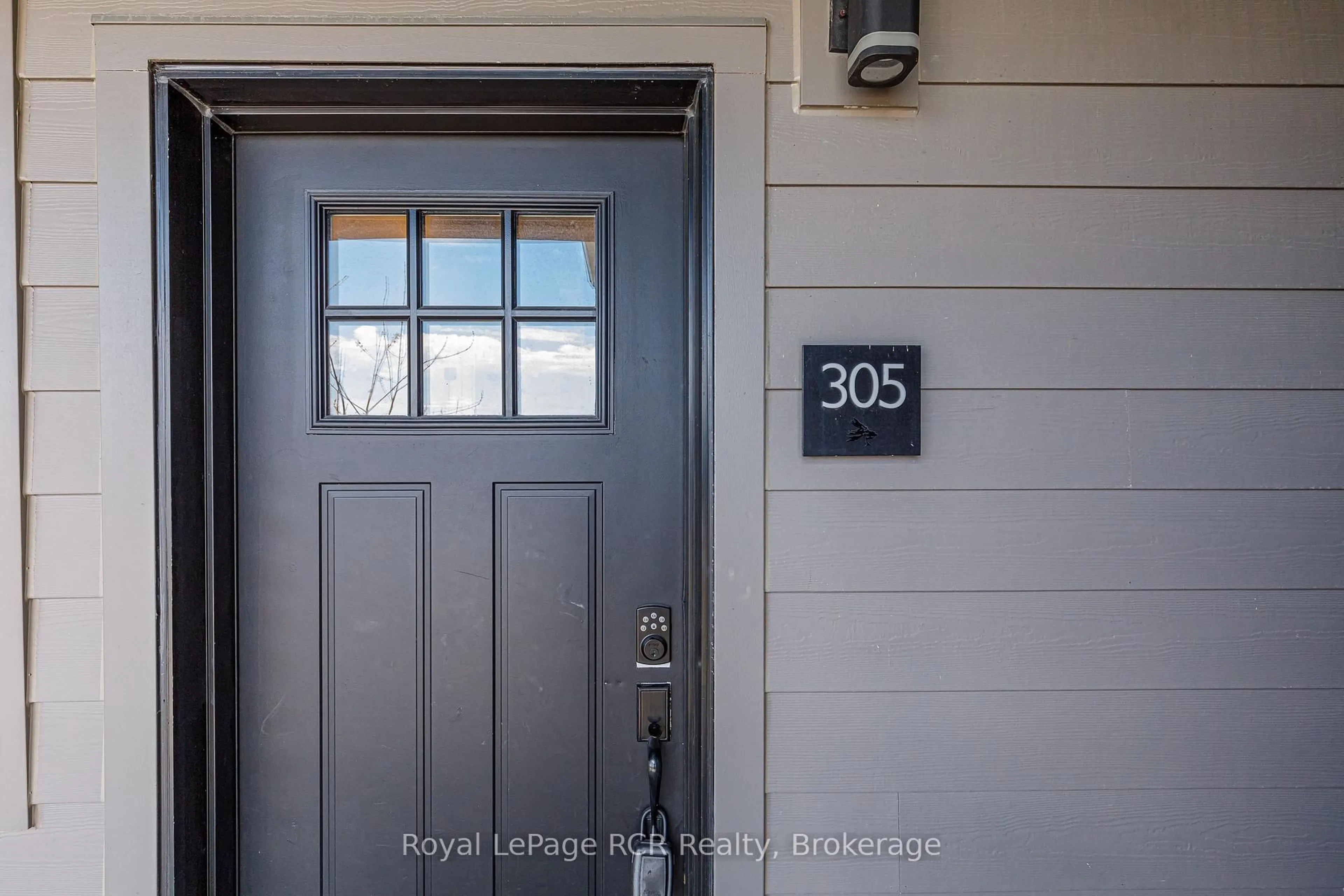 Indoor entryway for 12 Beckwith Lane #305, Blue Mountains Ontario L9Y 0A4