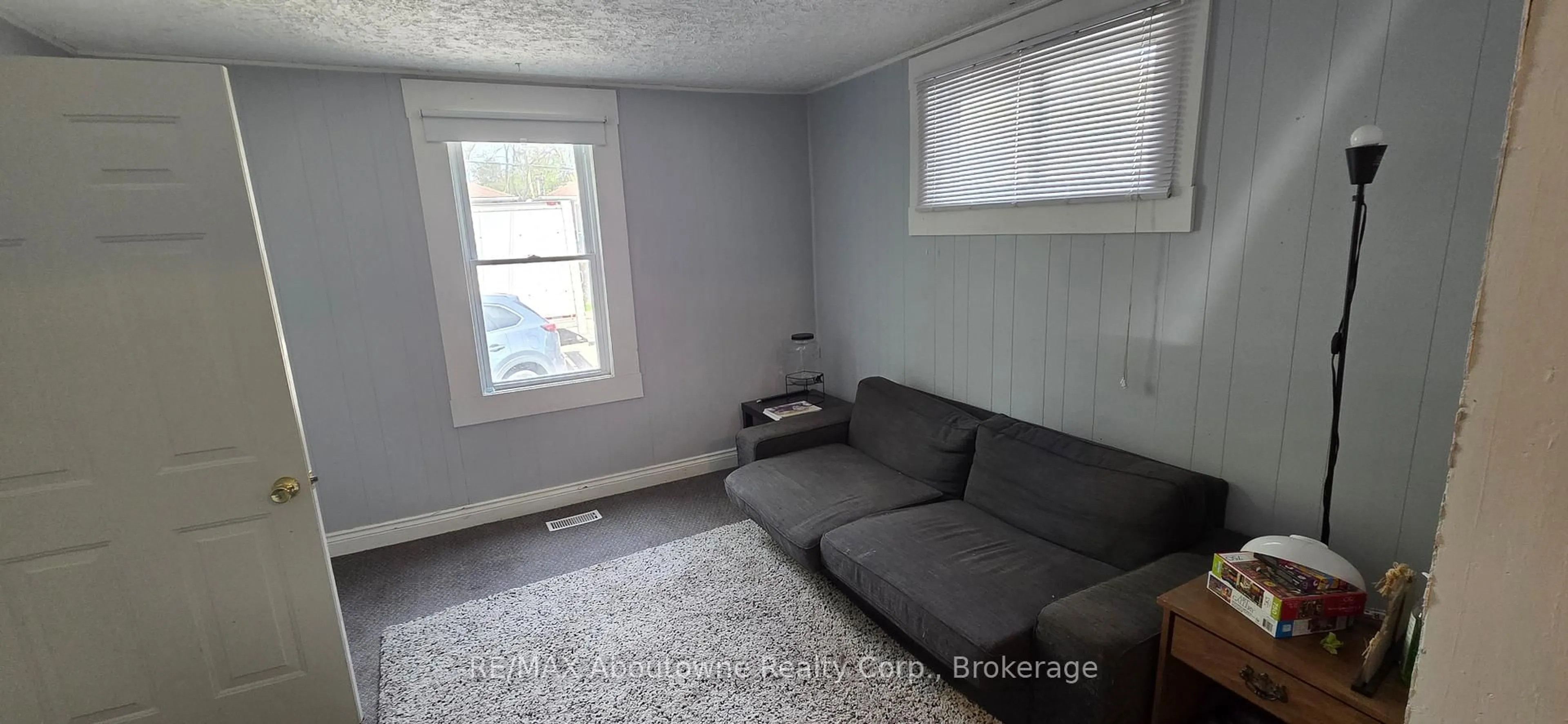 A pic of a room for 157 Ward Ave, Hamilton Ontario L8S 2G1