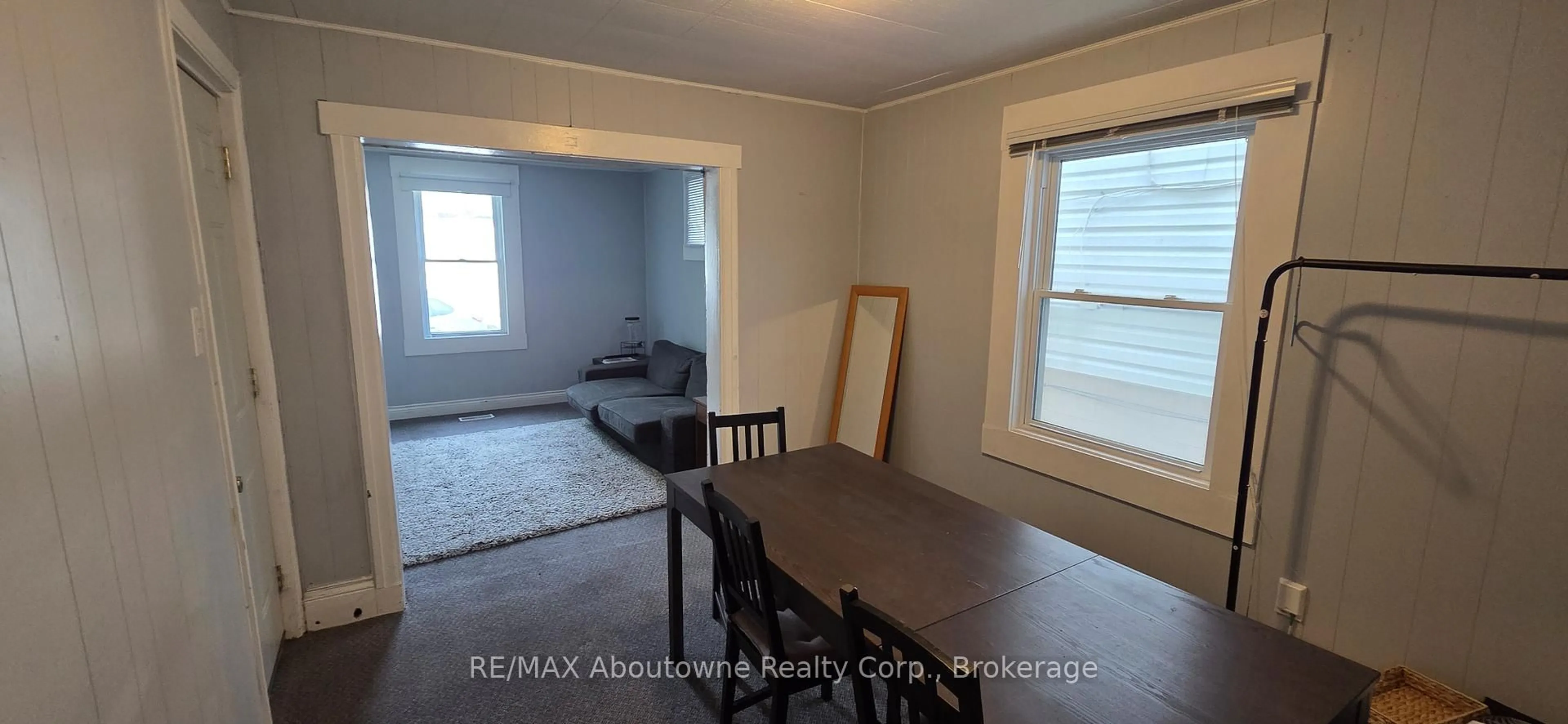 A pic of a room for 157 Ward Ave, Hamilton Ontario L8S 2G1