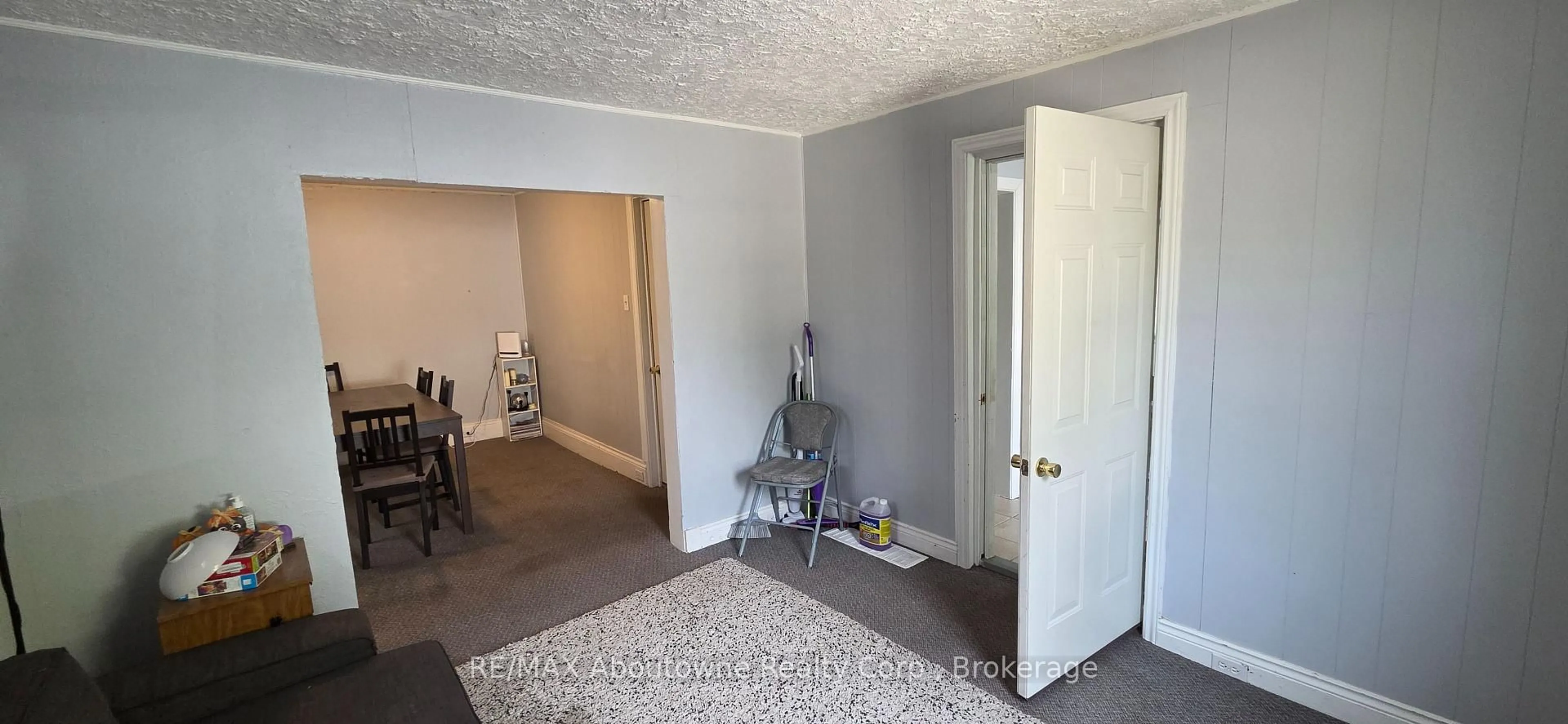 A pic of a room for 157 Ward Ave, Hamilton Ontario L8S 2G1