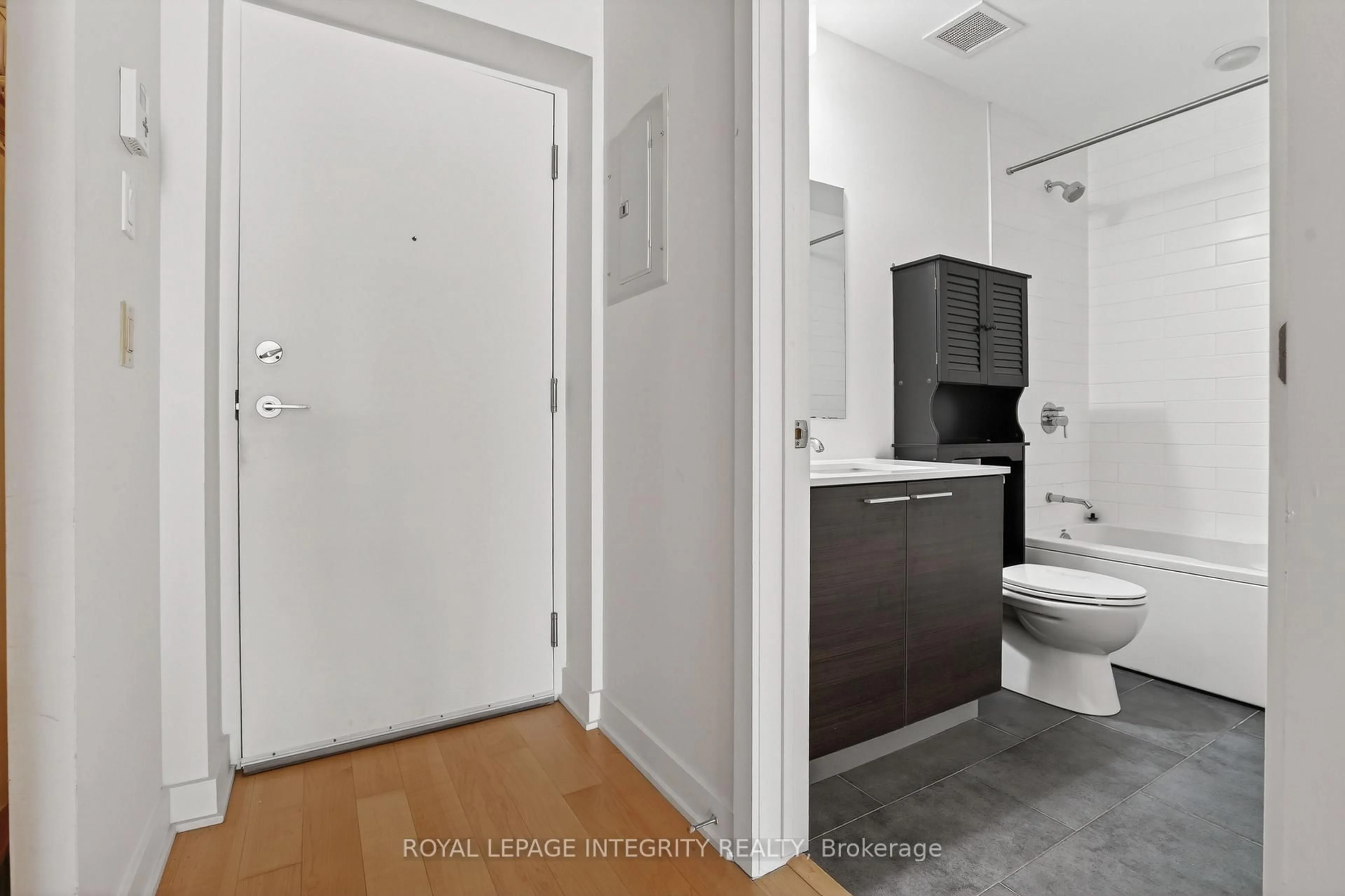 Unknown for 349 Mcleod St #216, Ottawa Ontario K2P 0S1
