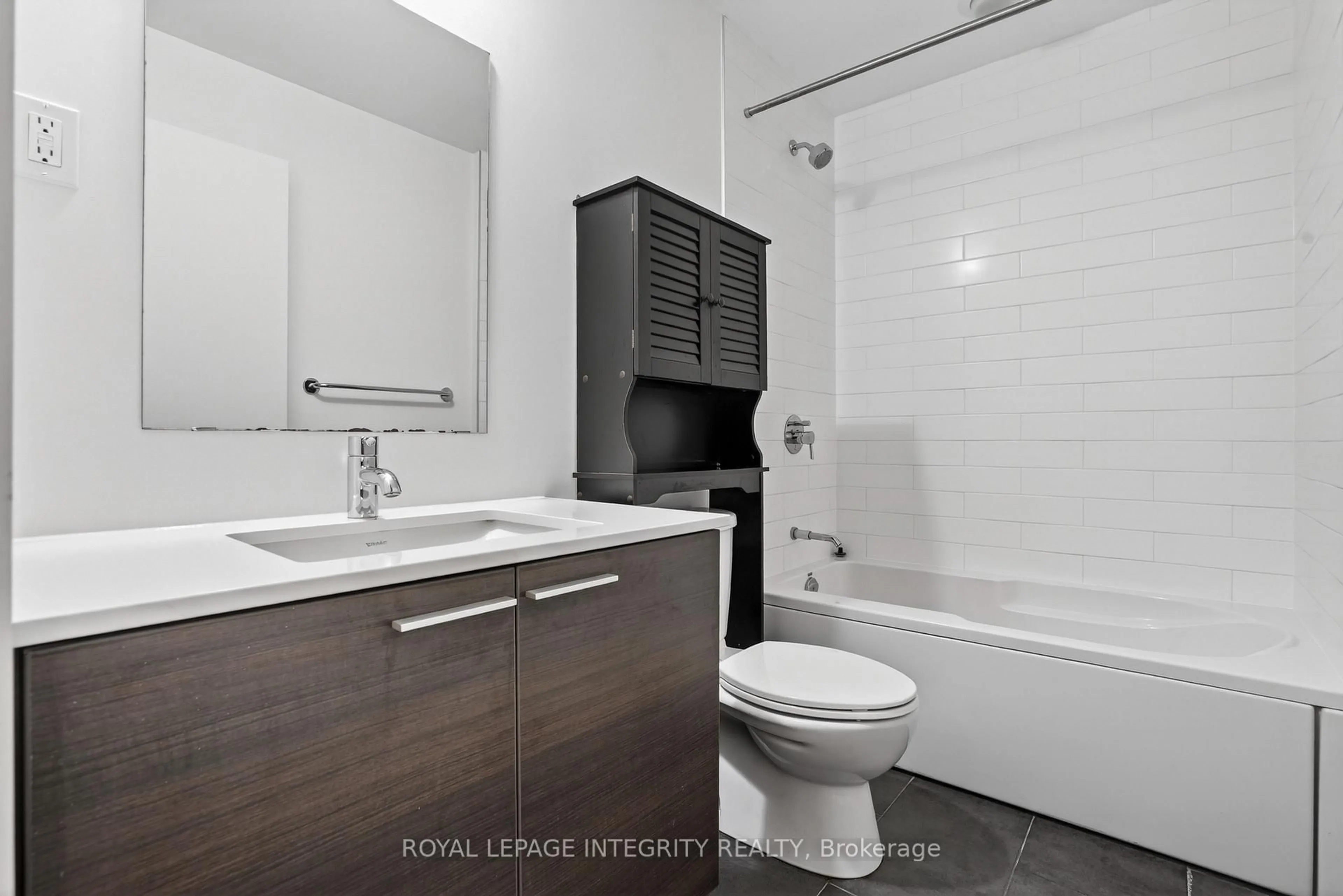 Standard bathroom, ceramic/tile floor for 349 Mcleod St #216, Ottawa Ontario K2P 0S1