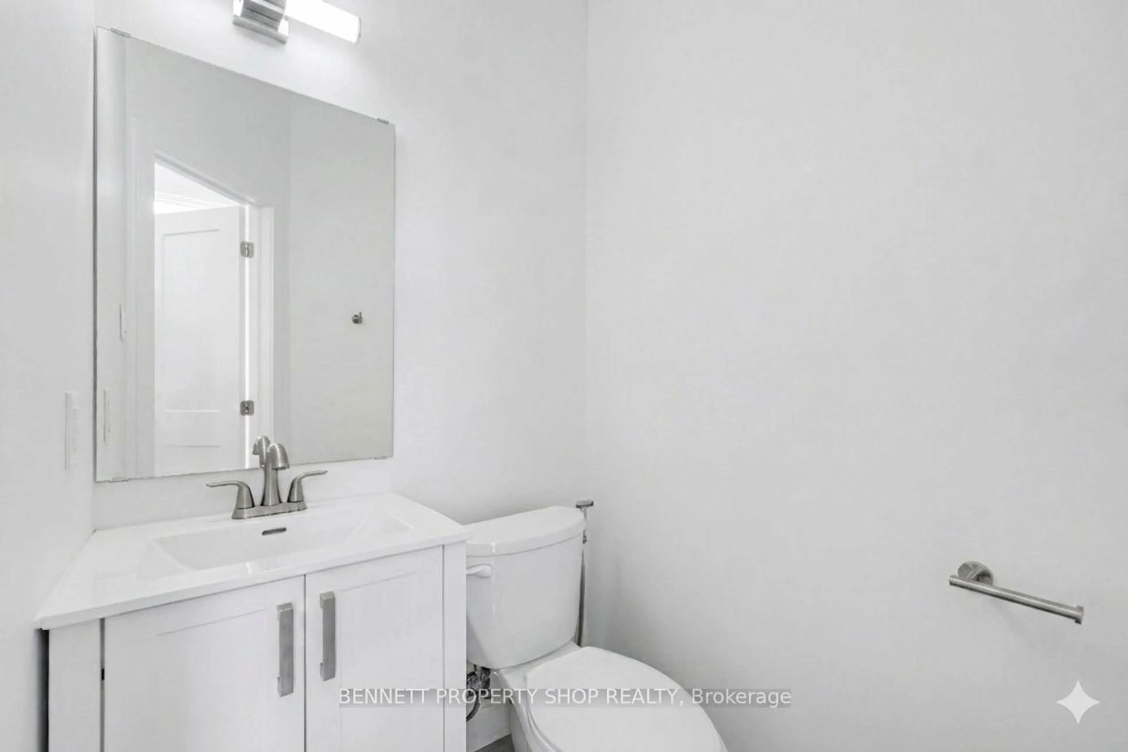Standard bathroom, unknown for 1227 Ridgemont Ave, Ottawa Ontario K1V 6E6