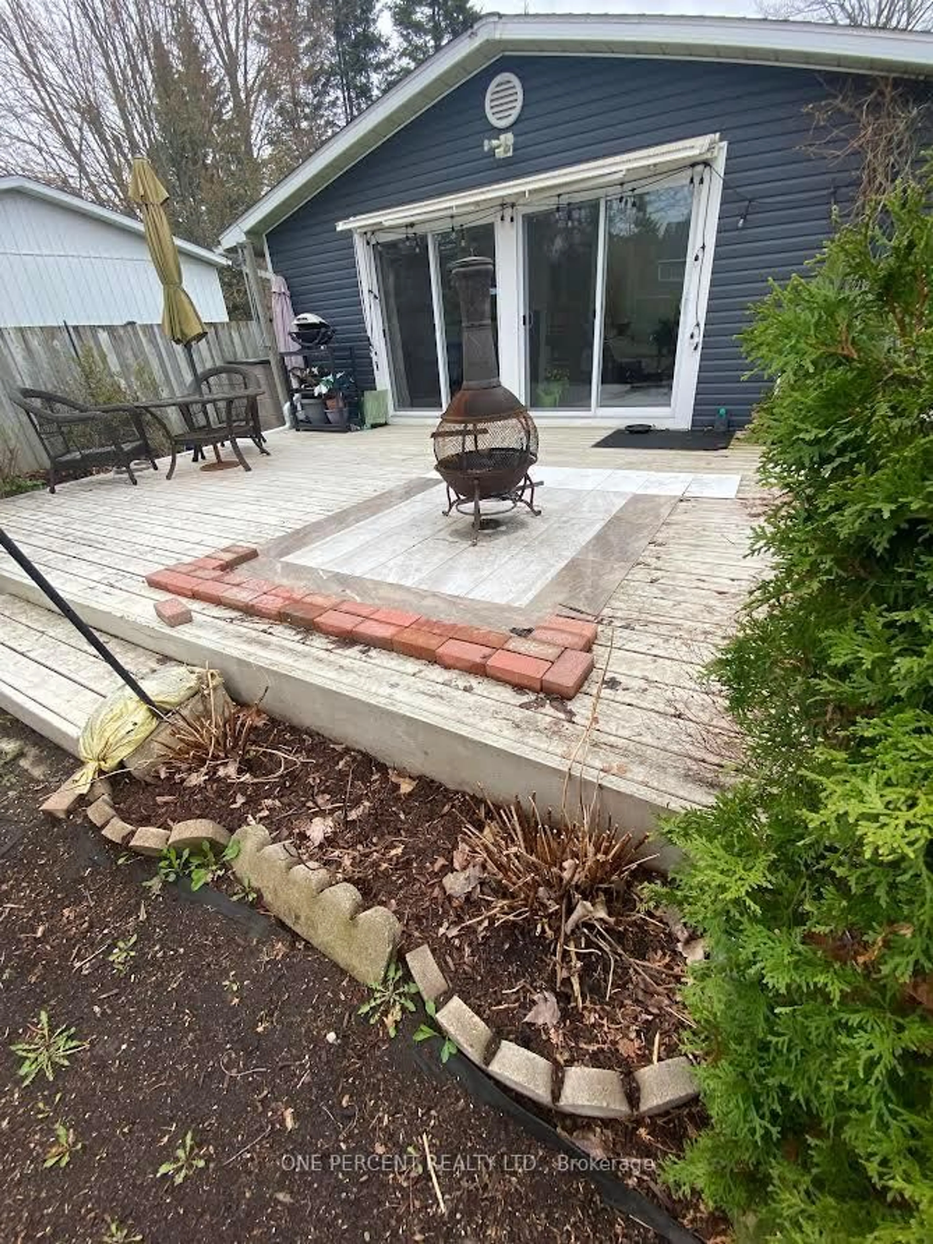 Patio, street for 25 Wellington St, Bracebridge Ontario P1L 1E8