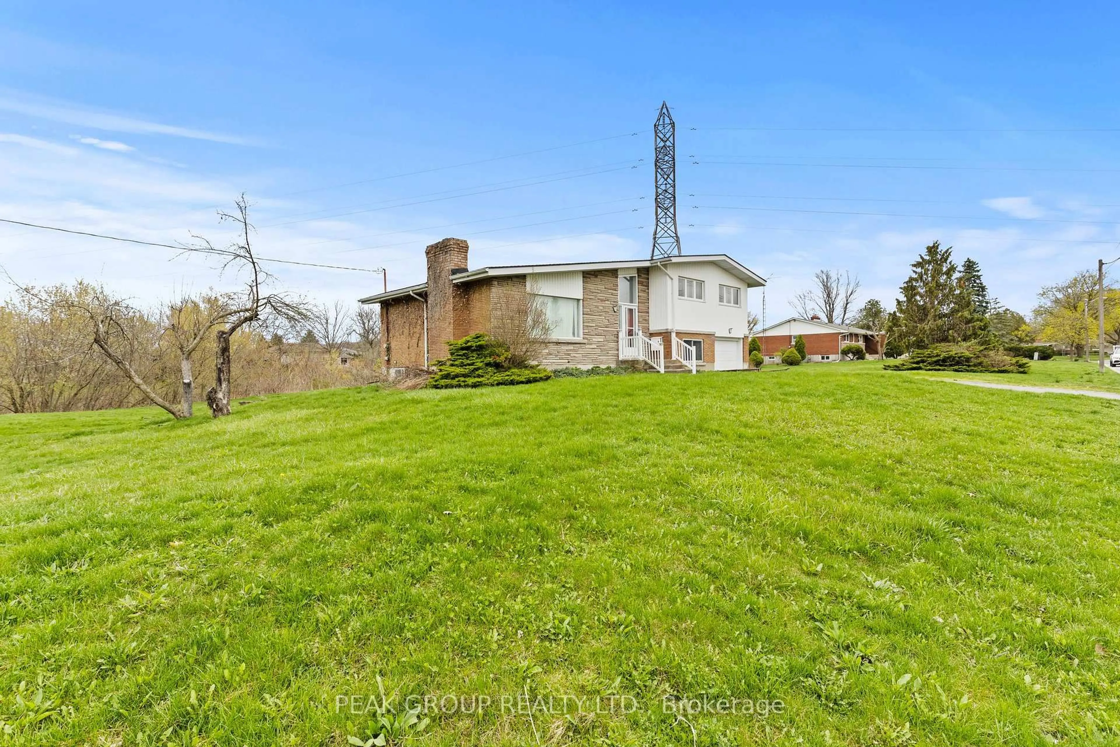 A pic from outside/outdoor area/front of a property/back of a property/a pic from drone, unknown for 73 RIVERVIEW Blvd, St. Catharines Ontario L2T 3L9