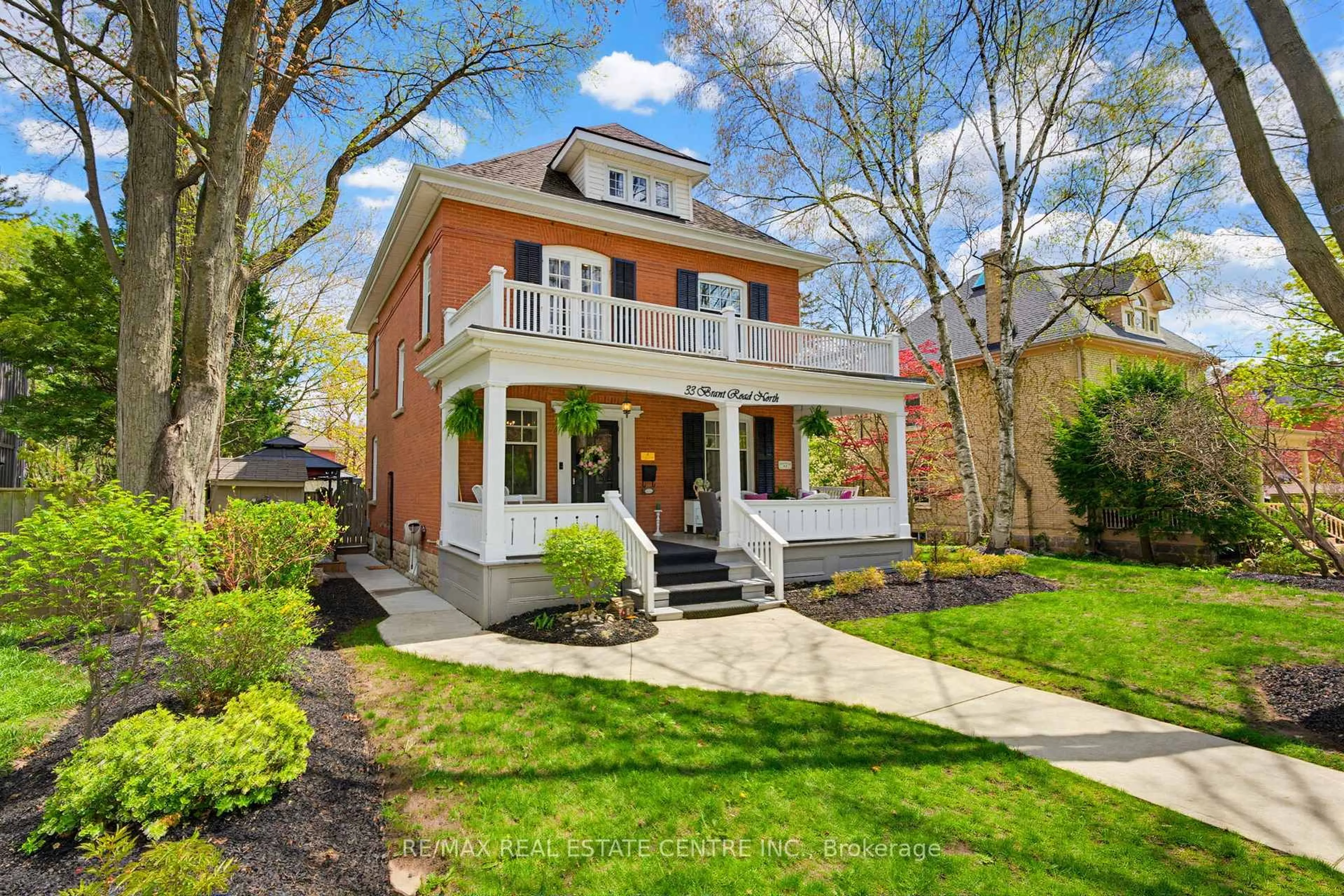 Home with brick exterior material, street for 33 Brant Rd, Cambridge Ontario N1S 2W3