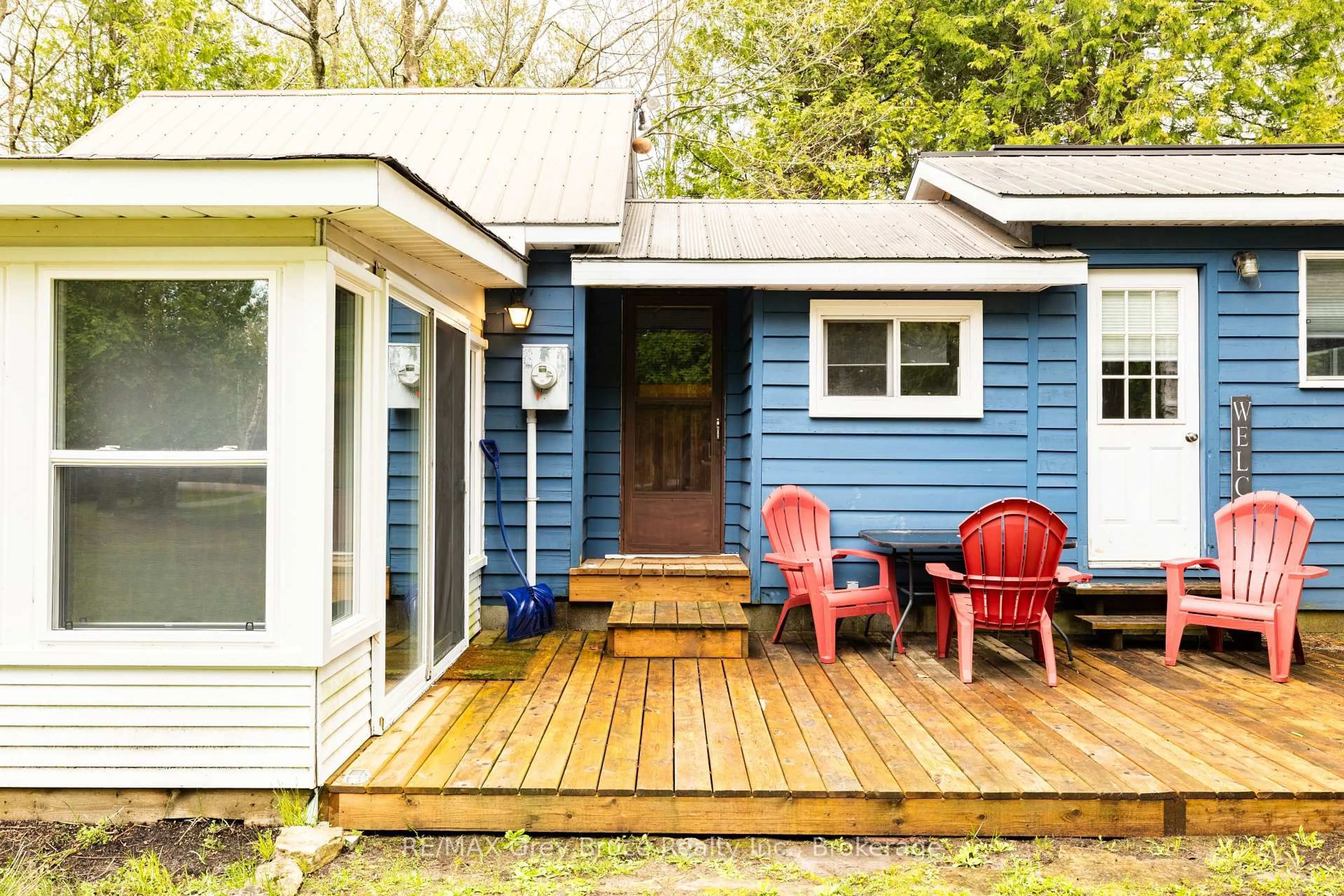 Patio, street for 39 Cardinal Ave, South Bruce Peninsula Ontario N0H 2T0