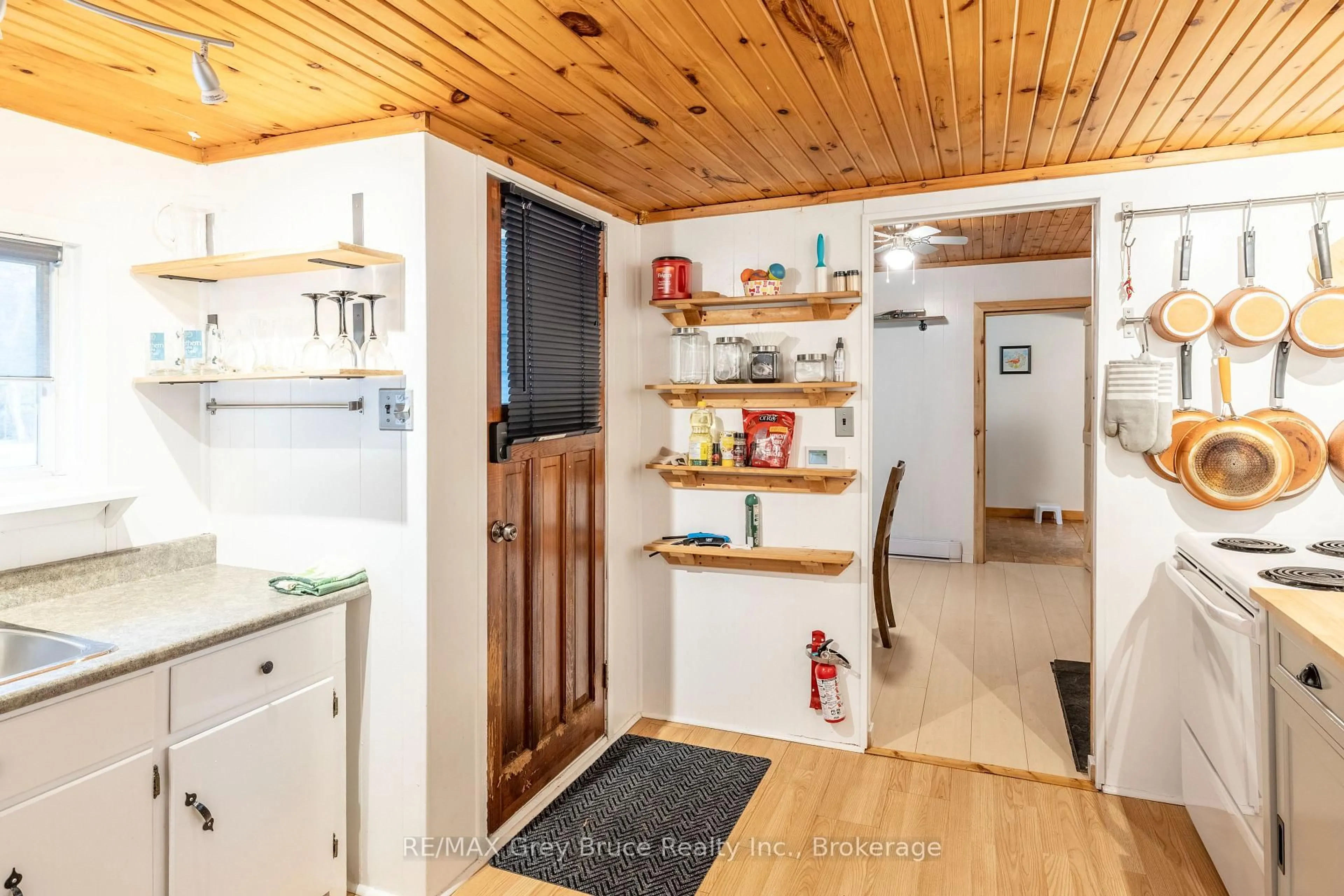 Standard kitchen, unknown for 39 Cardinal Ave, South Bruce Peninsula Ontario N0H 2T0
