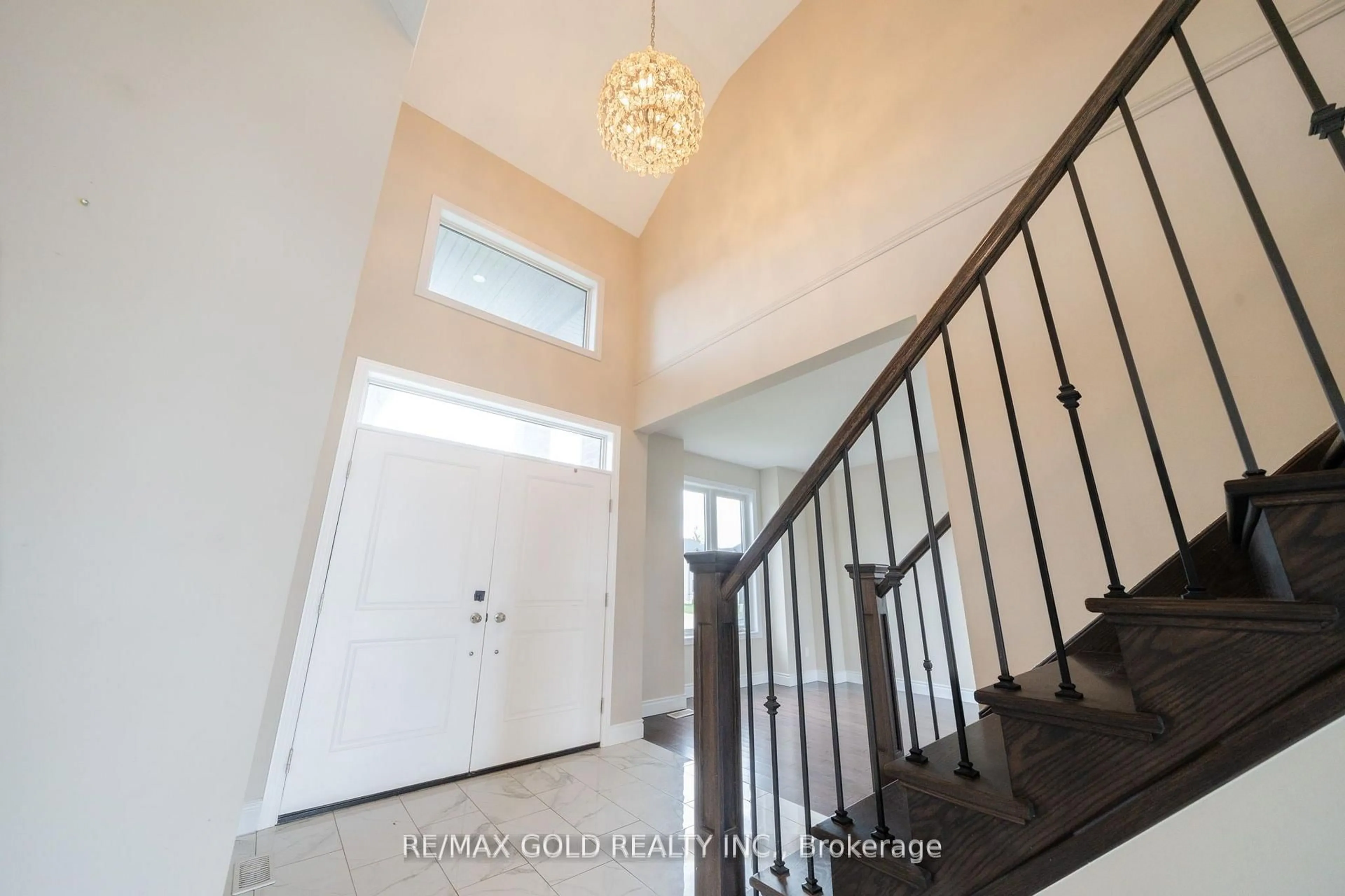Indoor entryway for 75 Burton St, East Zorra-Tavistock Ontario N0J 1M0