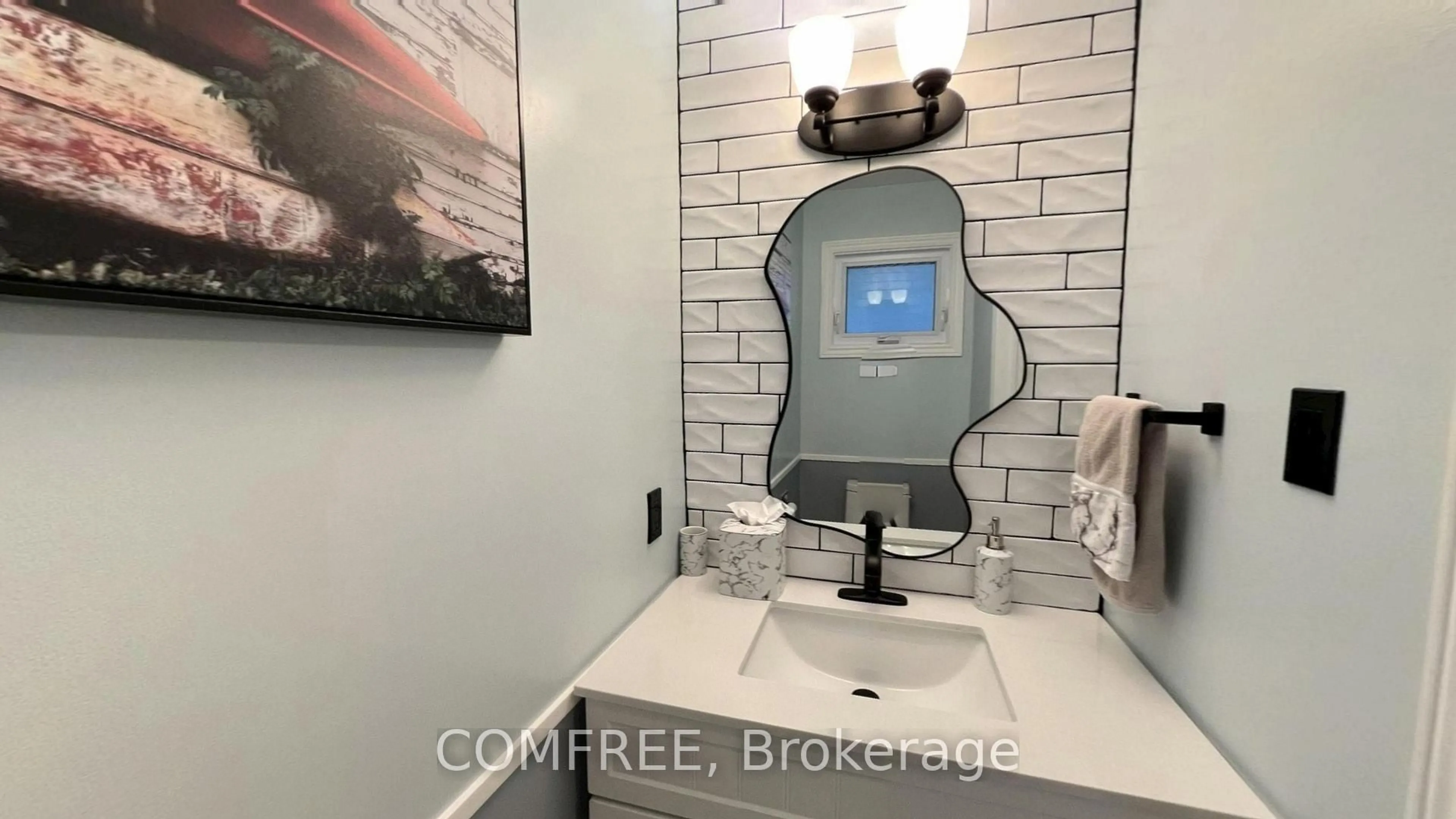 Contemporary bathroom, ceramic/tile floor for 10 Durbin Crt, Kanata Ontario K2L 3T8