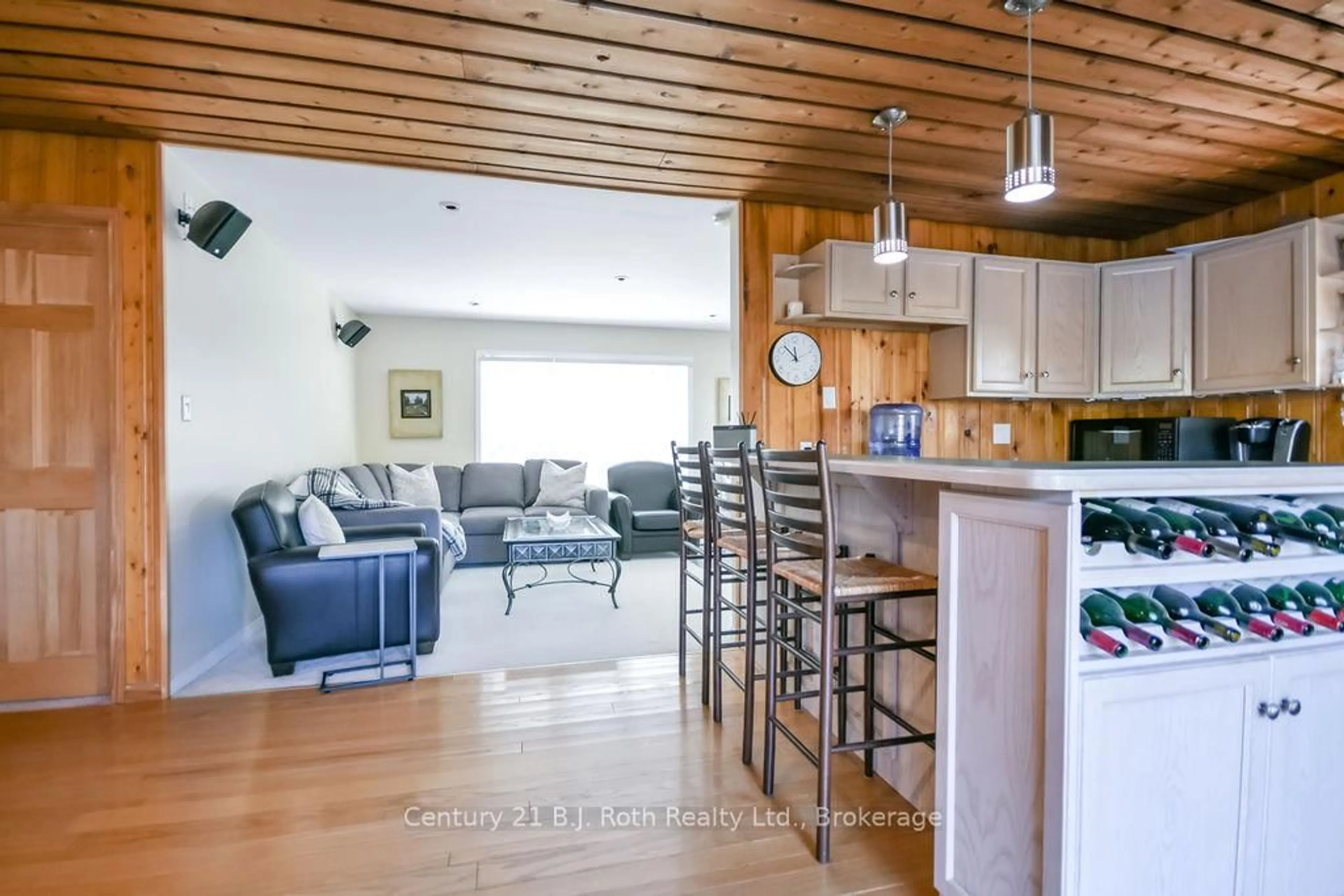 Open concept kitchen, wood/laminate floor for 9 Severn River 403, Muskoka Lakes Ontario P0C 1M0