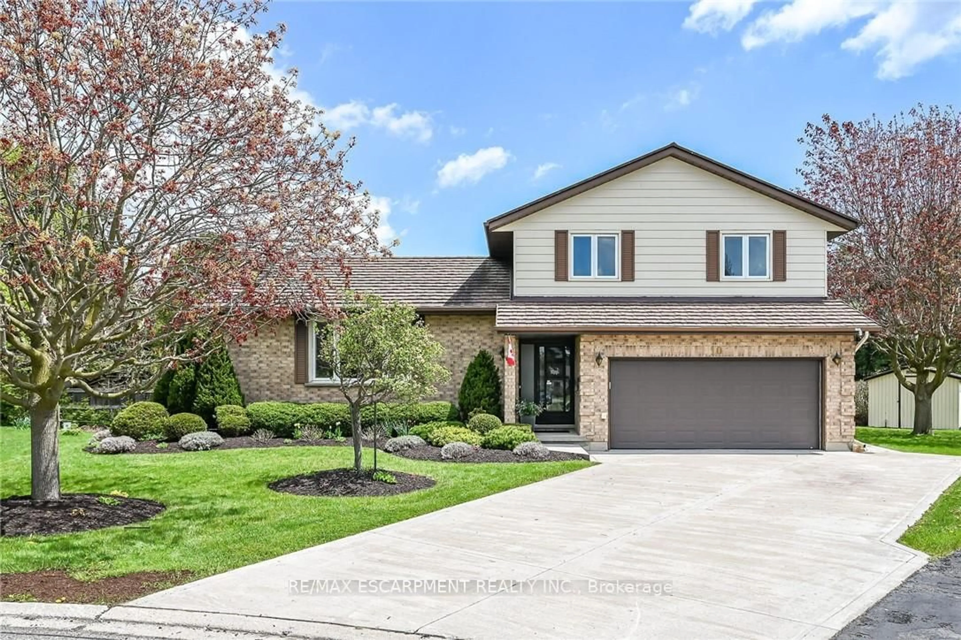 Home with brick exterior material, street for 10 Normandy Crt, Norfolk Ontario N0E 1Y0