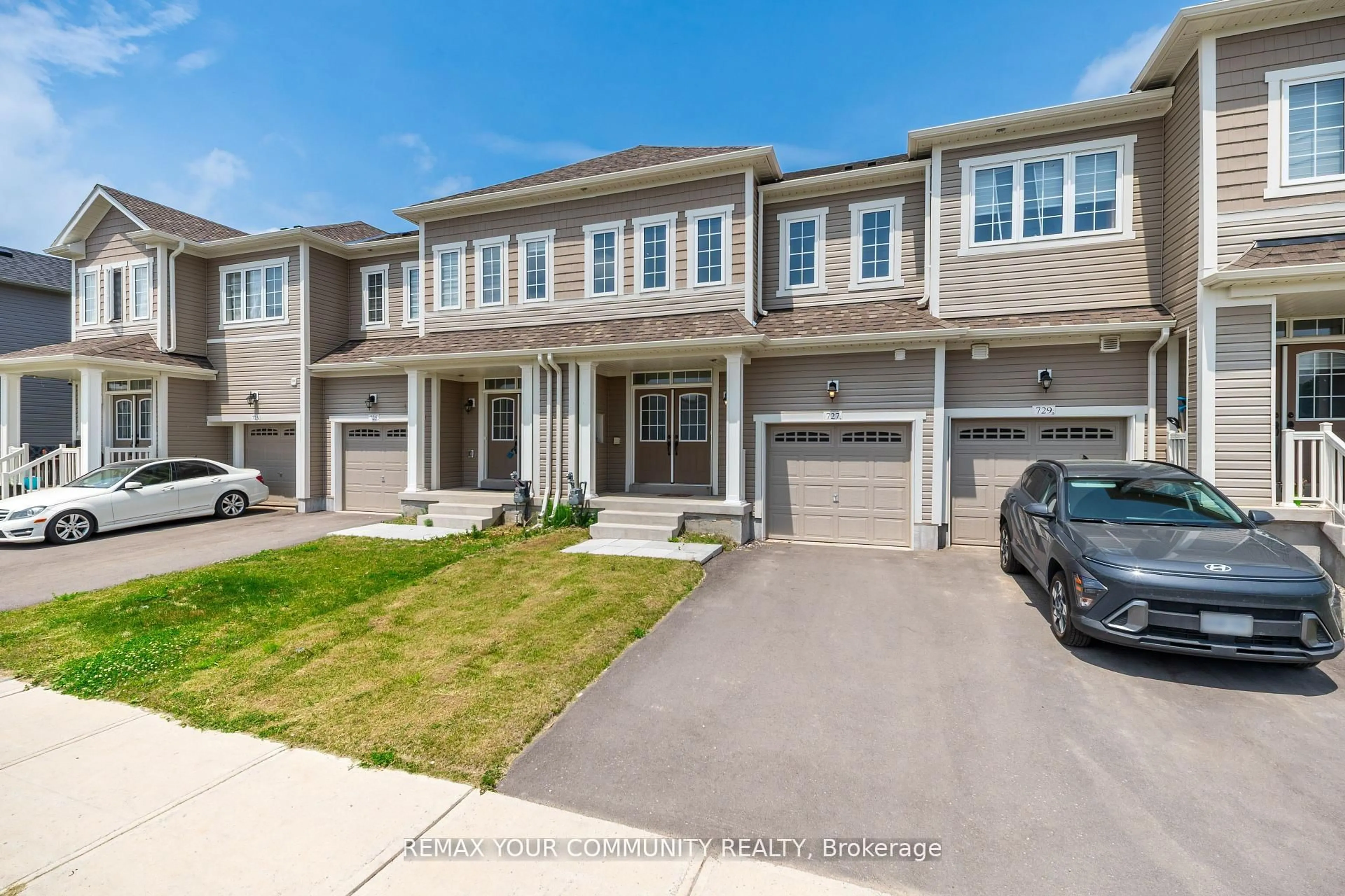A pic from outside/outdoor area/front of a property/back of a property/a pic from drone, street for 727 Potawatomi Cres, Shelburne Ontario L2A 4R5