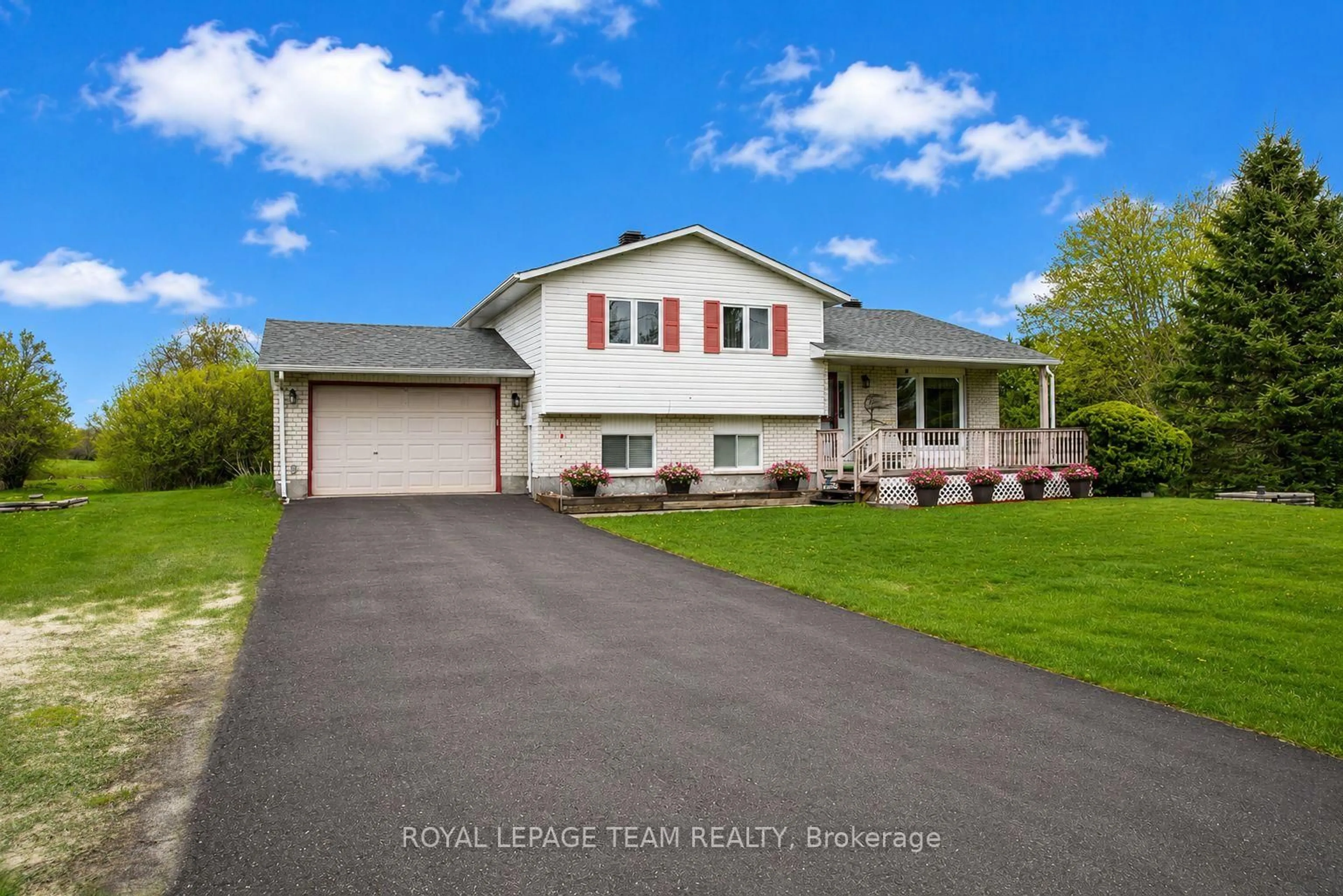 Home with vinyl exterior material, water/lake/river/ocean view for 134 Torok Dr, Carleton Place Ontario K7C 3P1