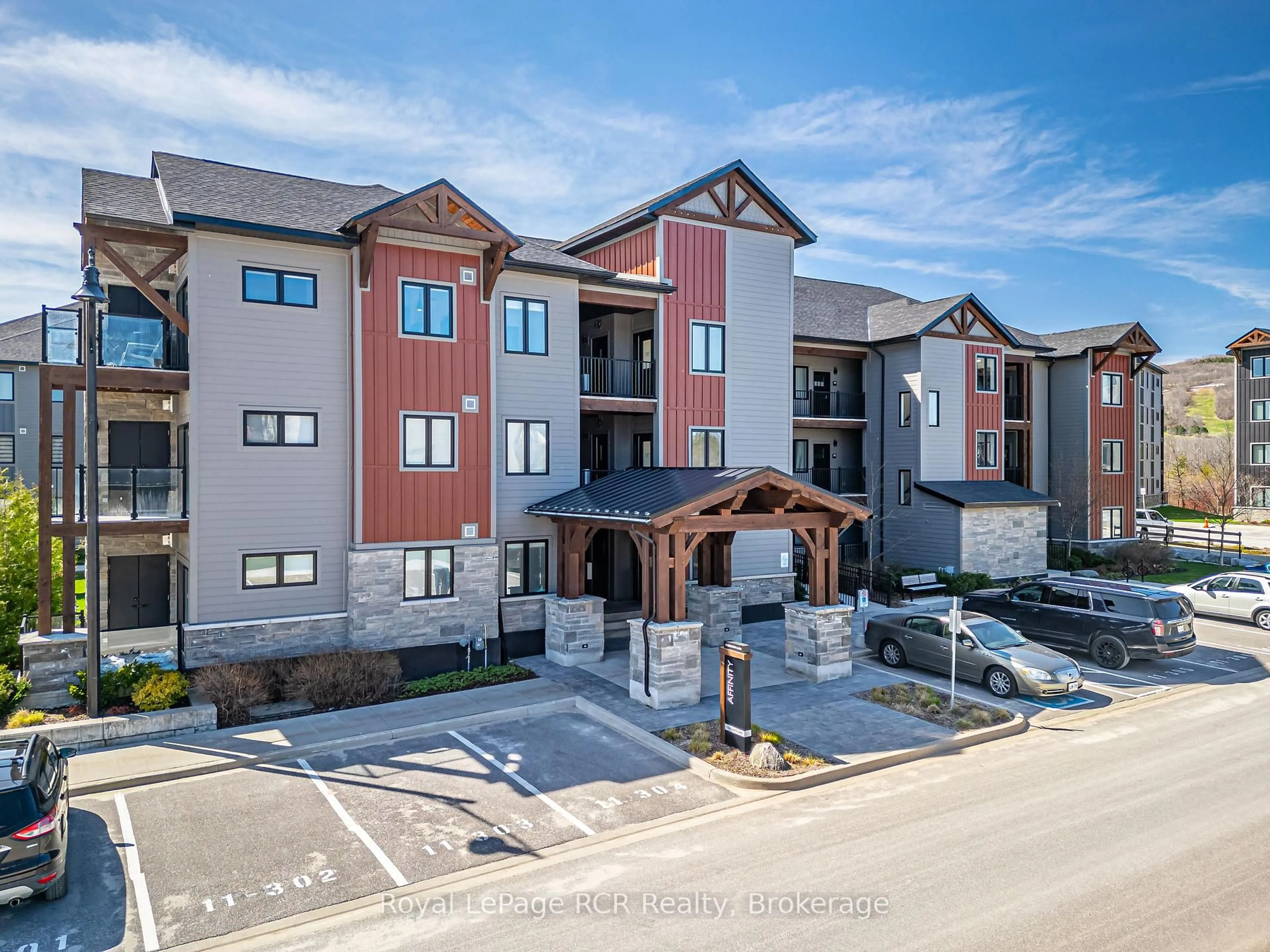 A pic from outside/outdoor area/front of a property/back of a property/a pic from drone, unknown for 11 Beckwith Lane #102, Blue Mountains Ontario L9Y 0C7