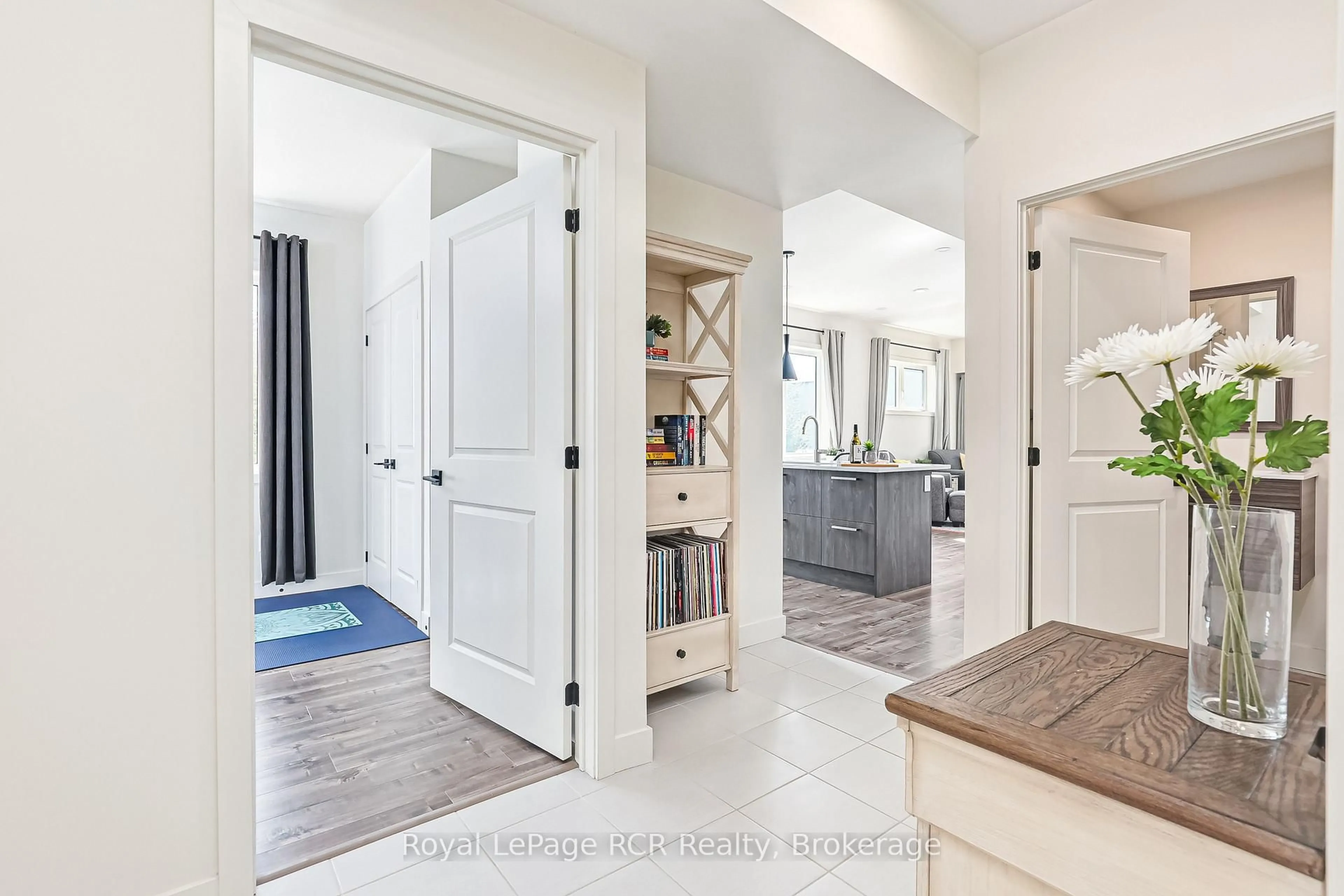 Indoor entryway for 11 Beckwith Lane #102, Blue Mountains Ontario L9Y 0C7