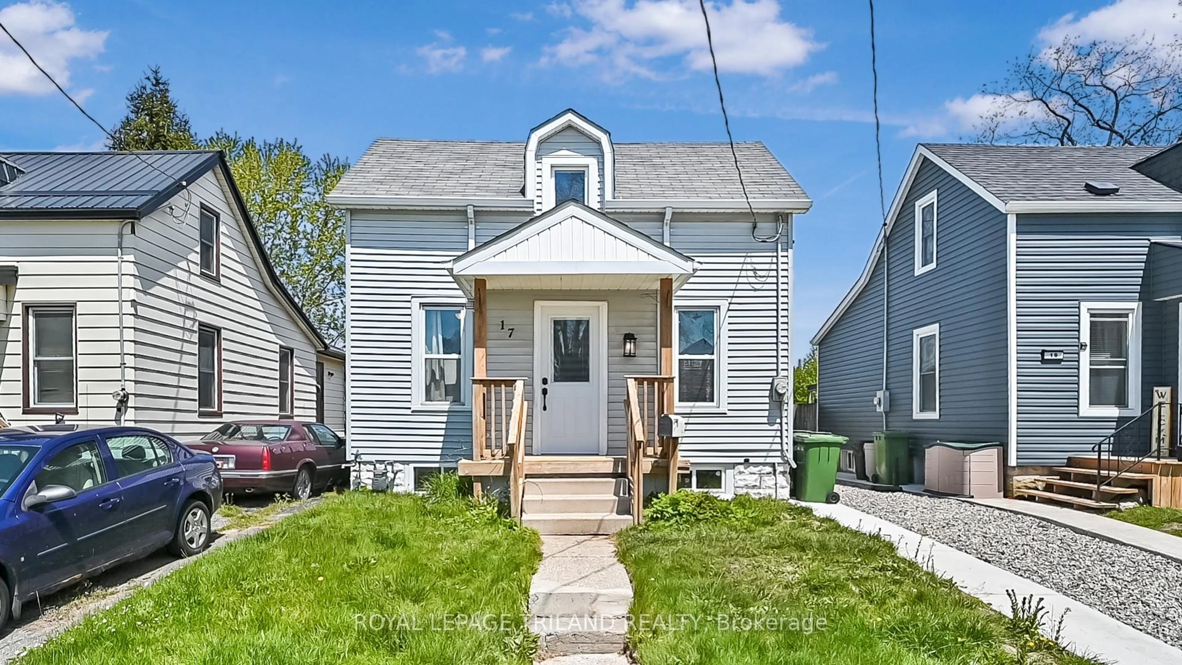 Home with vinyl exterior material, street for 17 TRAFALGAR St, St. Thomas Ontario N5P 1P1