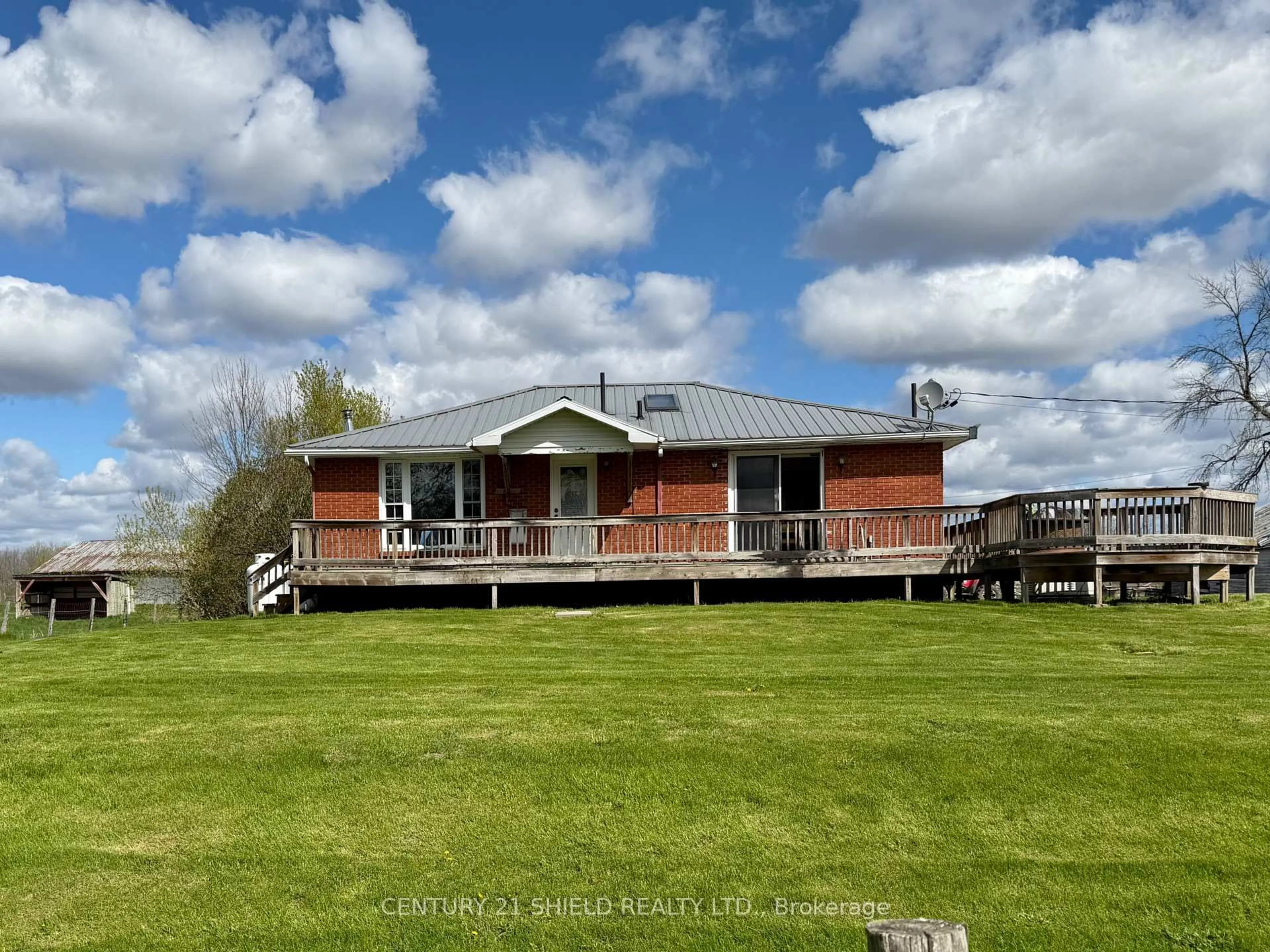 A pic from outside/outdoor area/front of a property/back of a property/a pic from drone, building for 17637 Island Rd Rd, South Stormont Ontario K0C 1S0