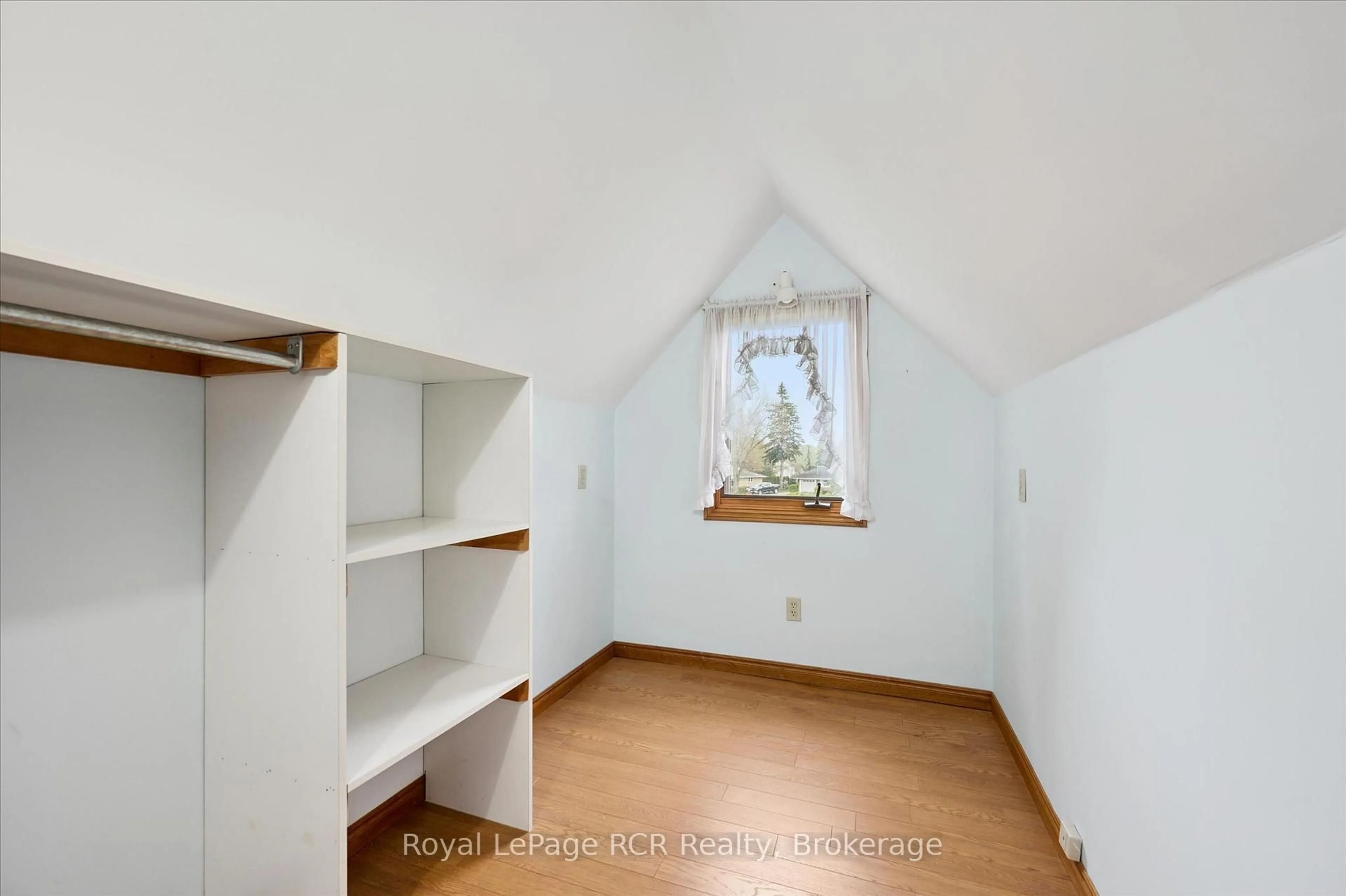 A pic of a room for 5 Jackson Cres, North Perth Ontario N4W 1K2