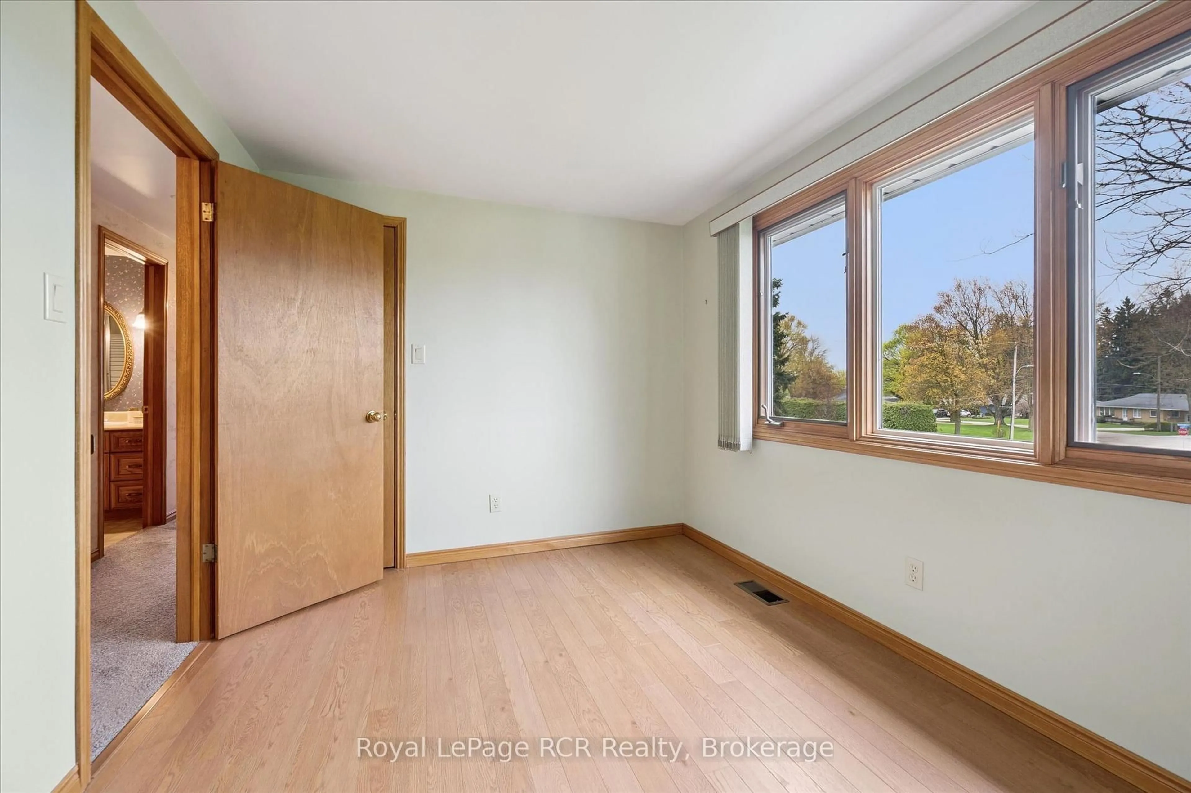 A pic of a room for 5 Jackson Cres, North Perth Ontario N4W 1K2