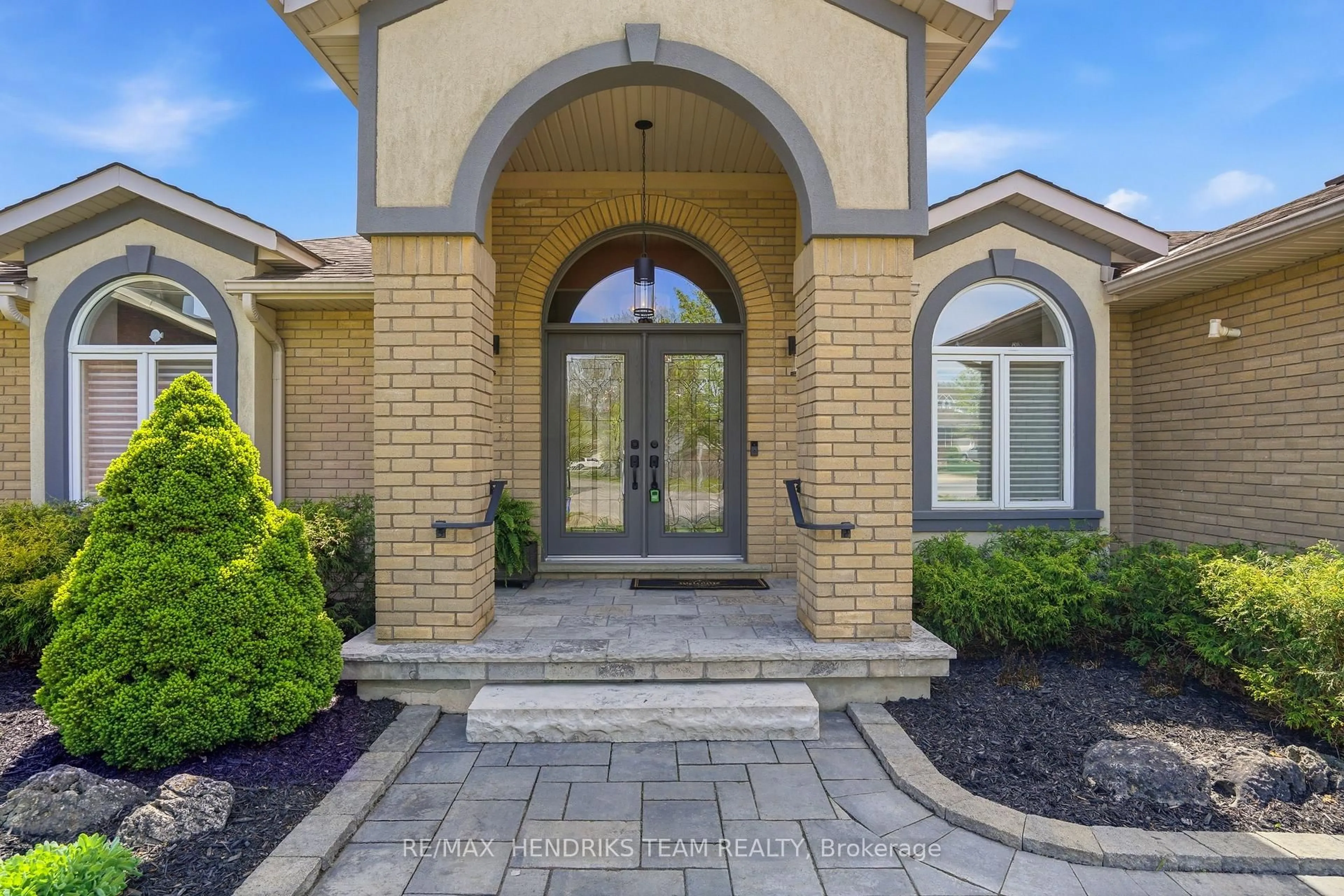 Indoor entryway for 173 Michael Dr, Welland Ontario L3C 7B8