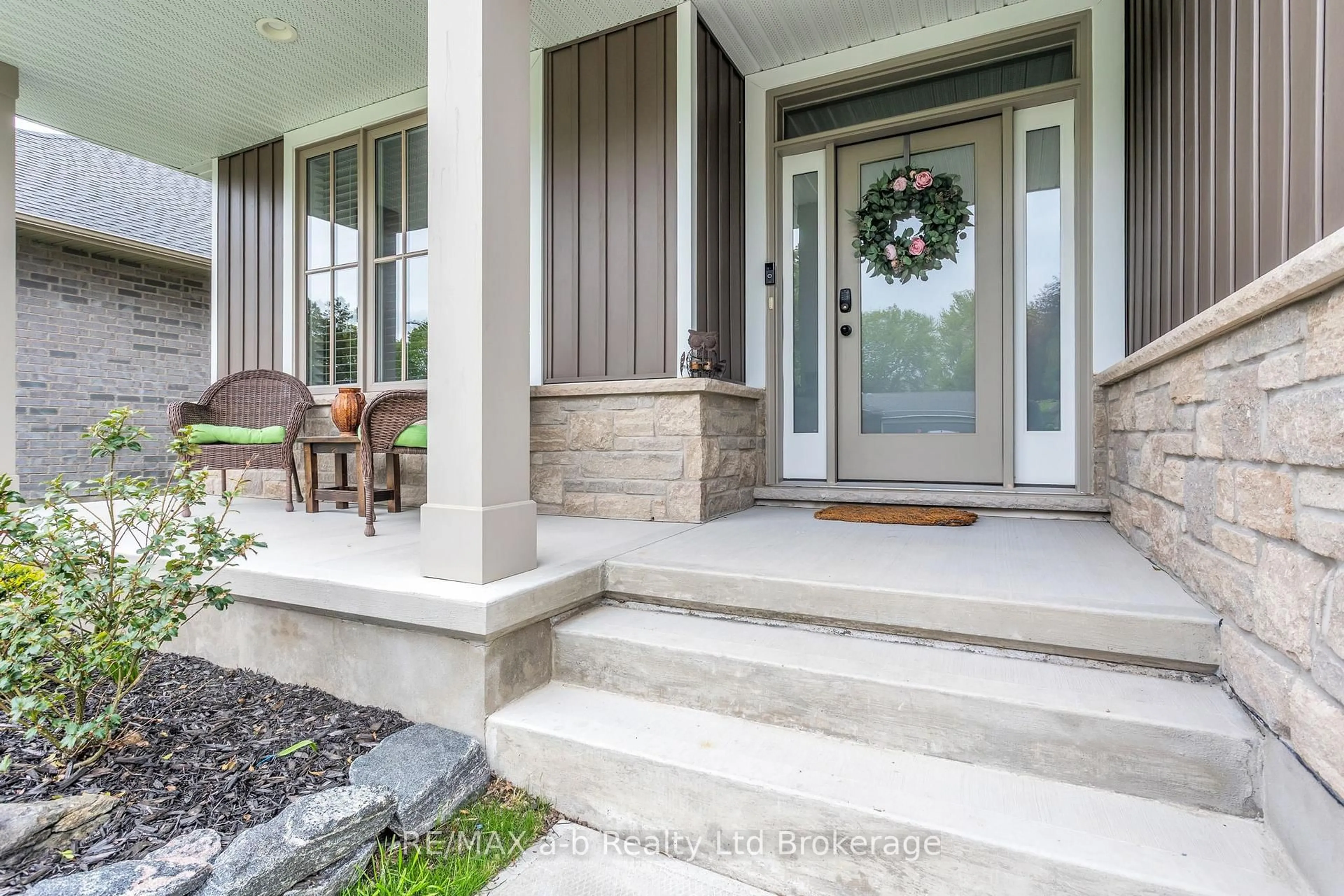Indoor entryway for 41 Lowrie Cres, Tillsonburg Ontario N4G 0H5