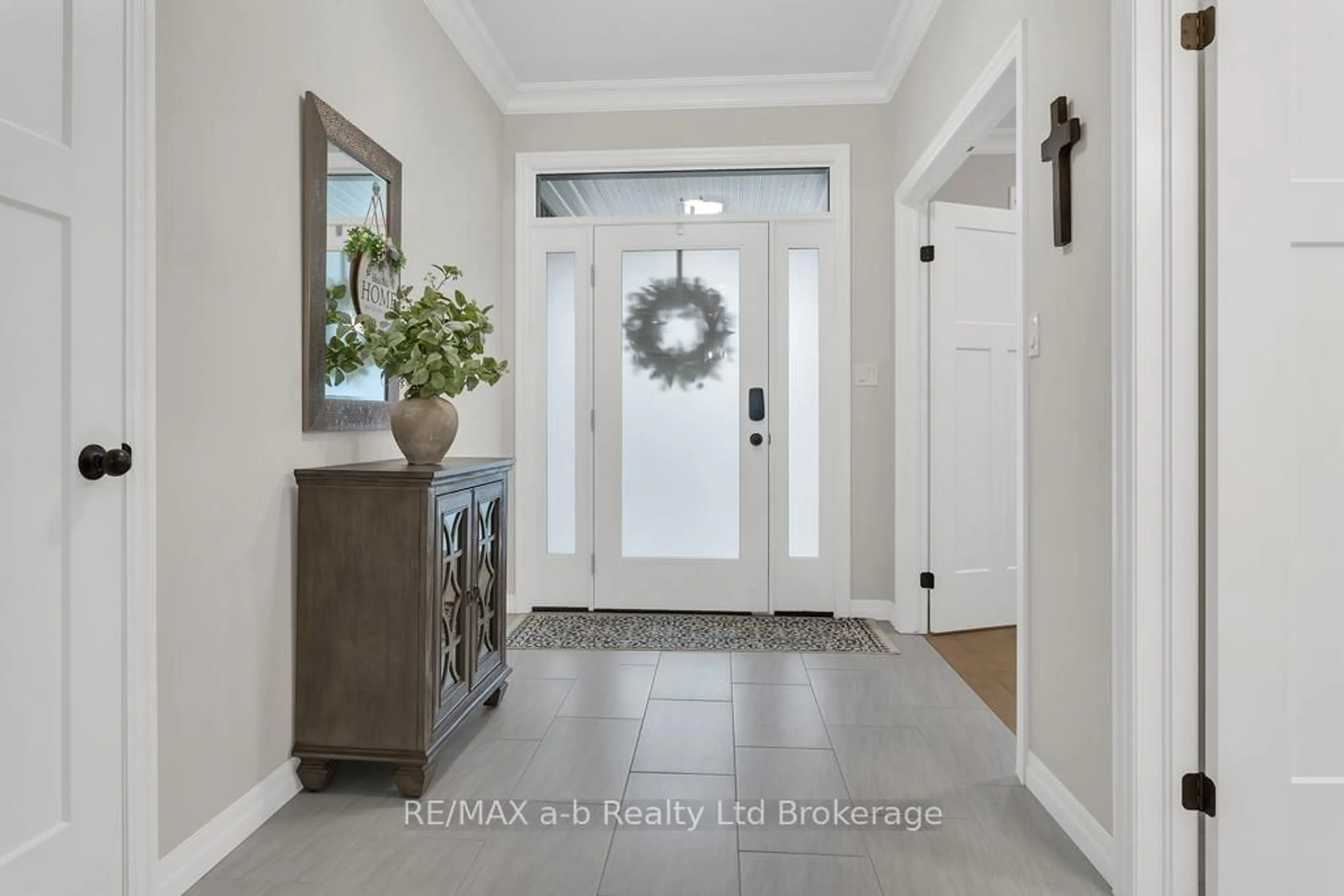 Indoor entryway for 41 Lowrie Cres, Tillsonburg Ontario N4G 0H5