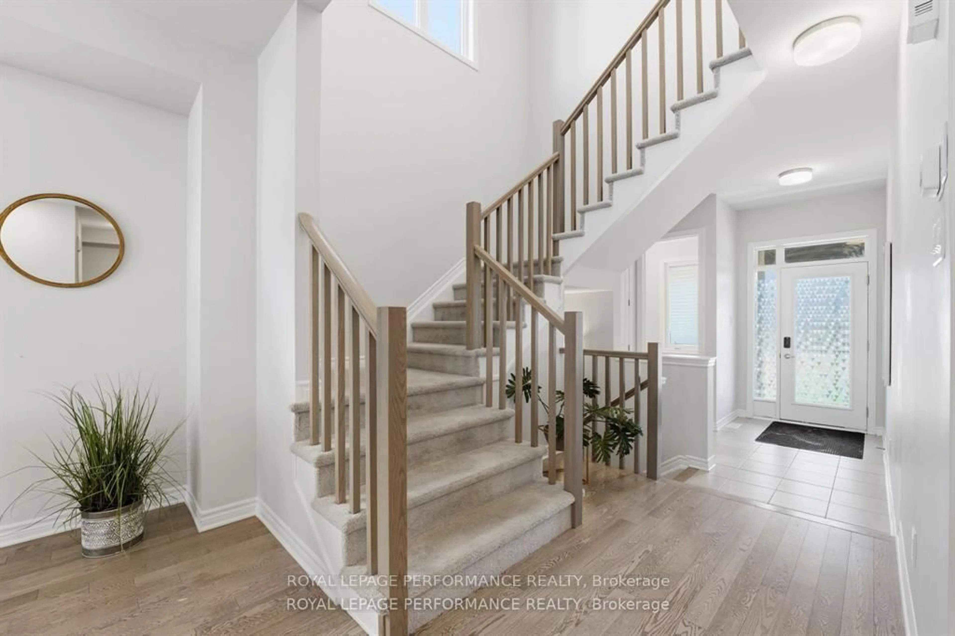 Stairs for 162 Lumen Pl, Orleans Ontario K1W 0T1
