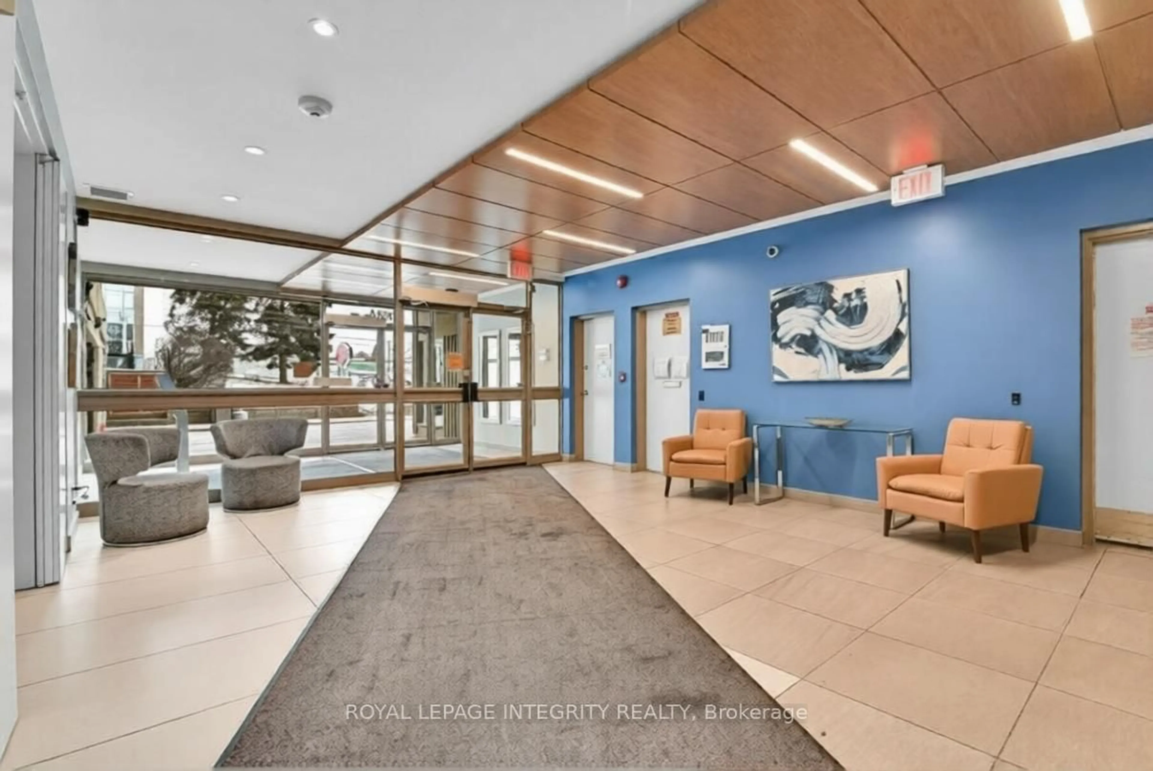 Indoor foyer for 158A Mcarthur Ave #1505, Ottawa Ontario K1J 7E7