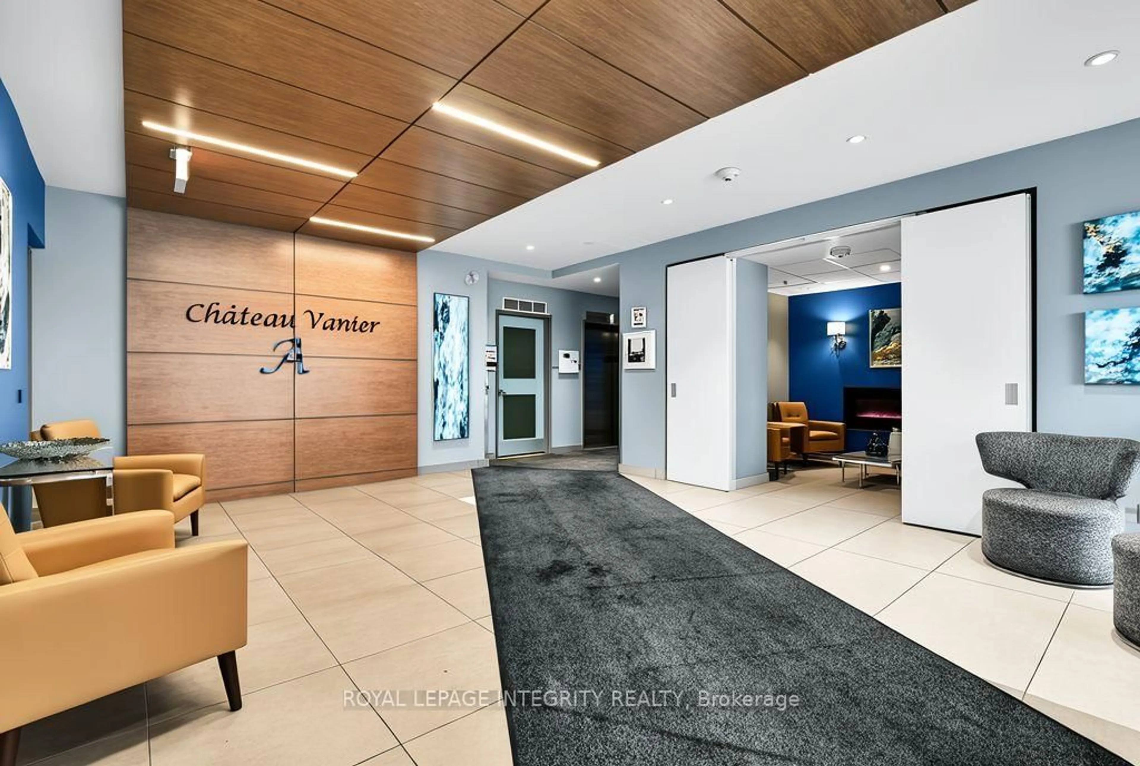 Indoor foyer for 158A Mcarthur Ave #1505, Ottawa Ontario K1J 7E7