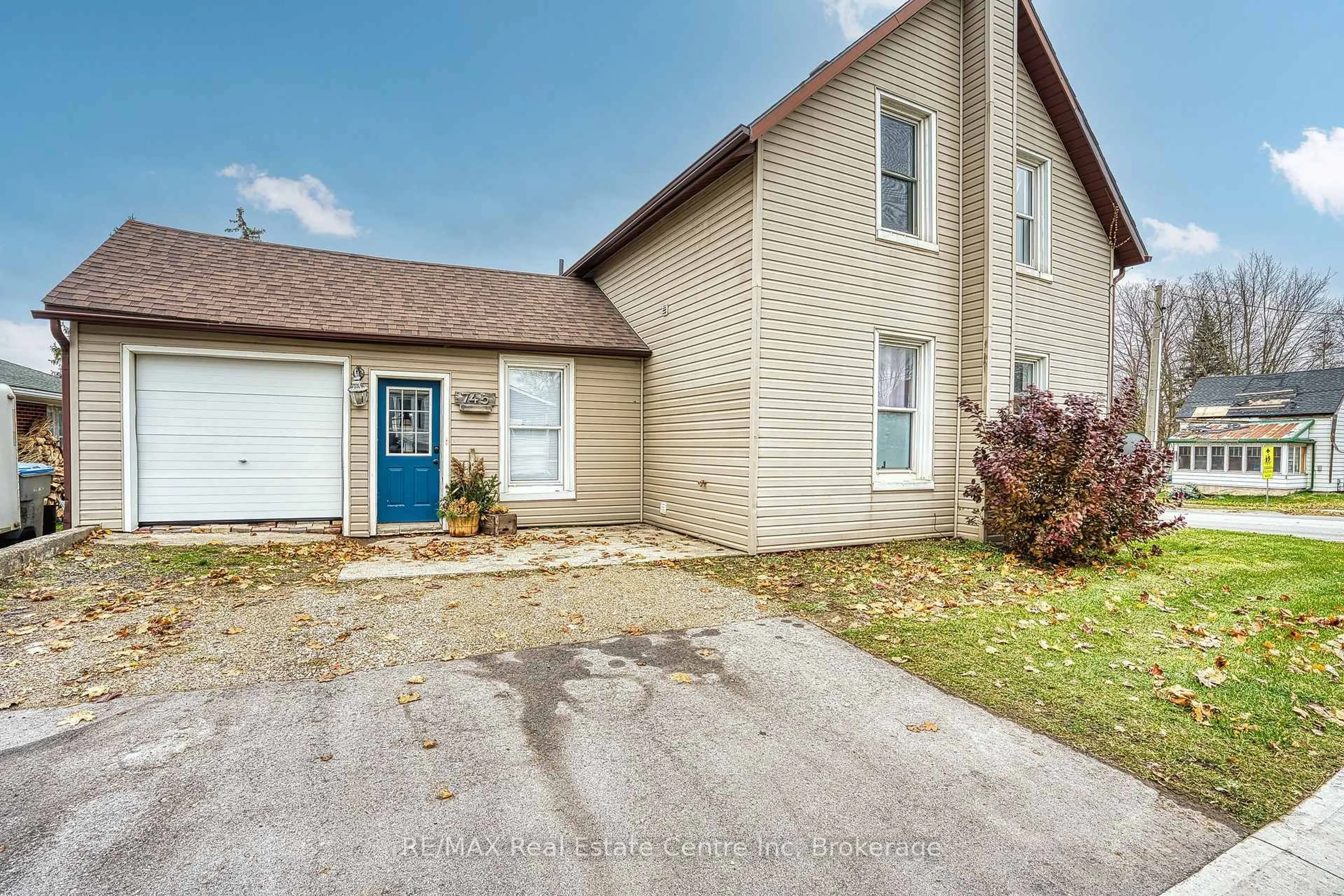 Unknown for 745 Main St, North Perth Ontario N4W 1B2