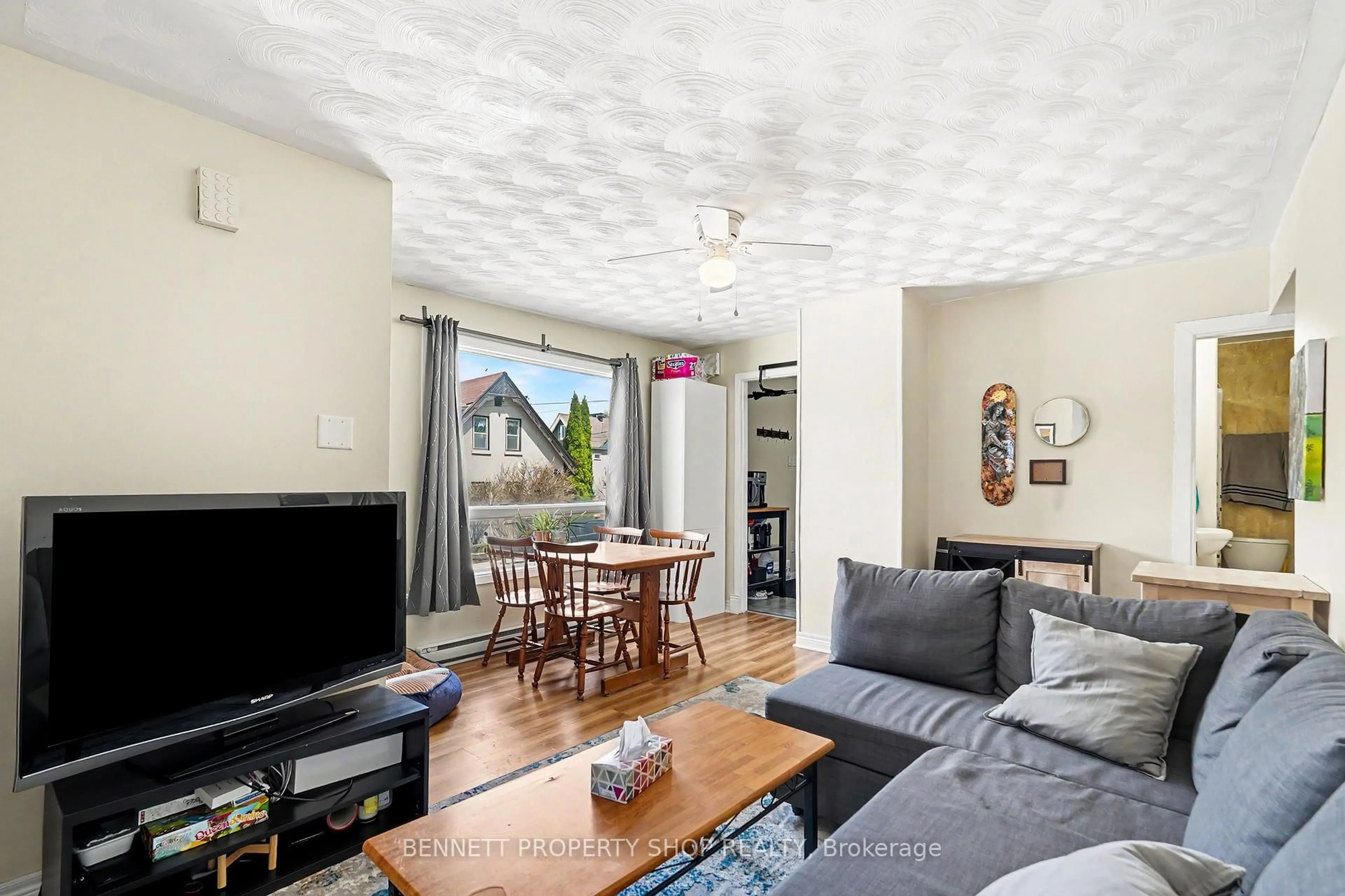 Living room with furniture, unknown for 136 Glenora St, Ottawa Ontario K1S 1J5