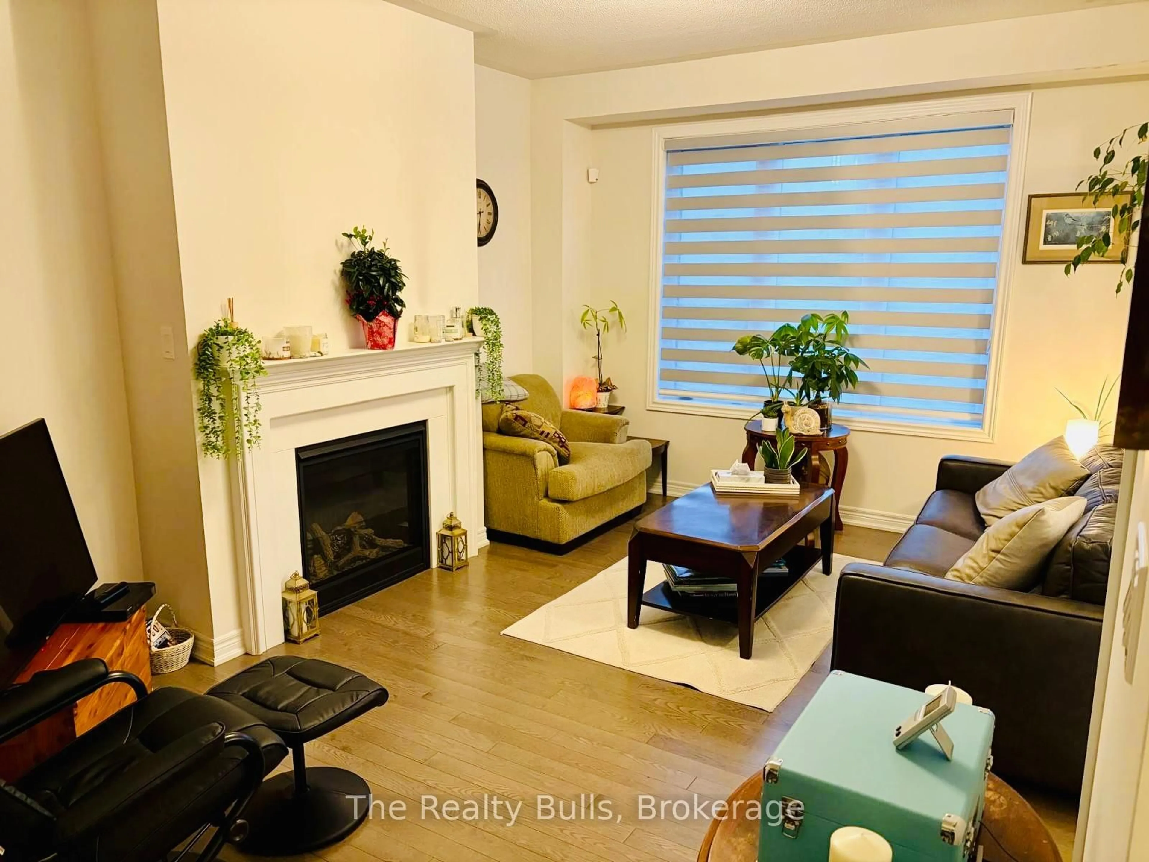 Living room with furniture, wood/laminate floor for 679 Anishinaabe Dr, Shelburne Ontario L6V 2R4