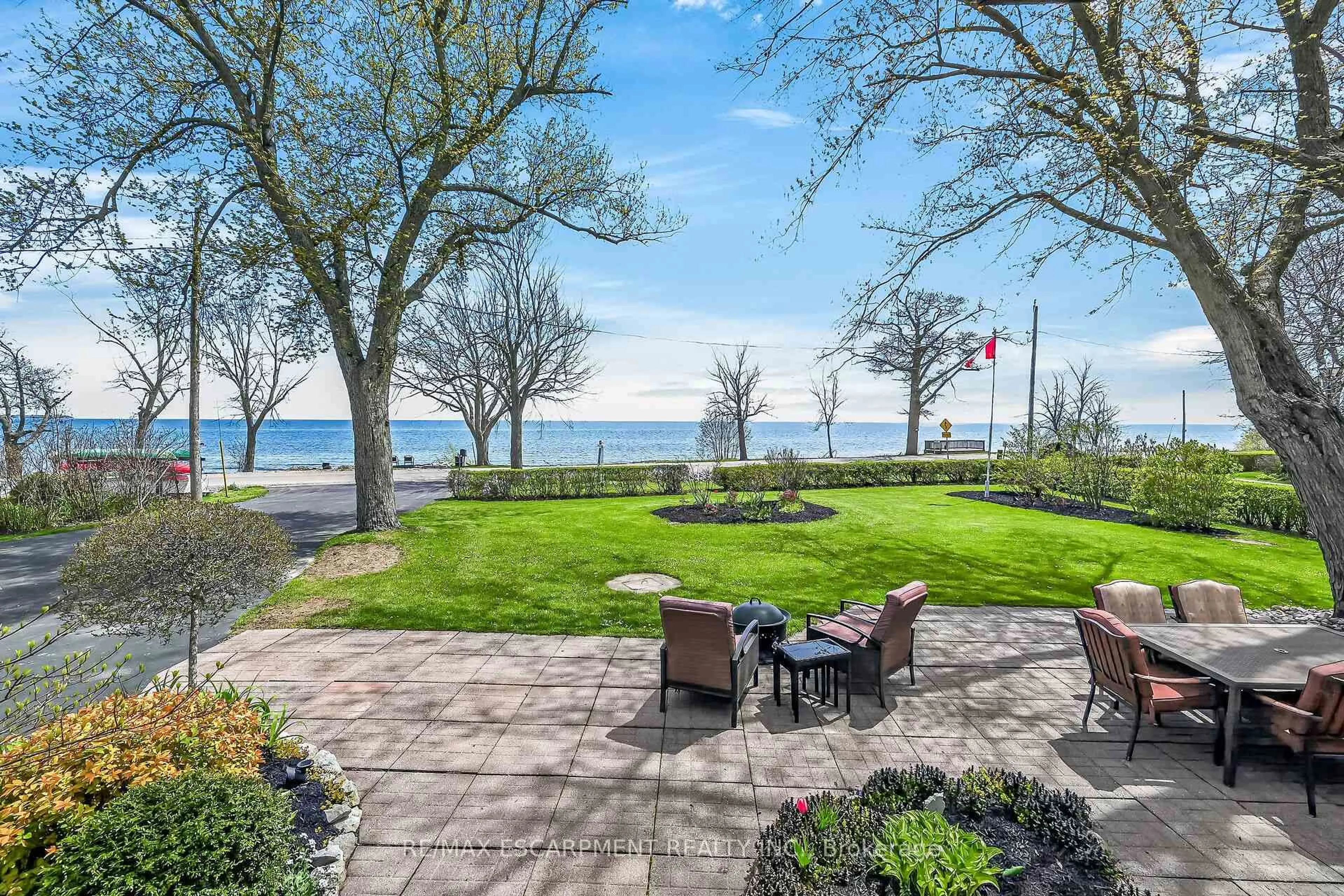 Patio, water/lake/river/ocean view for 2785 LAKESHORE Rd, Haldimand Ontario N1A 2W8